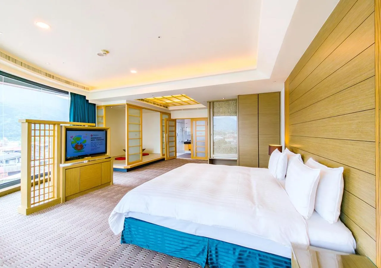 Bedroom, Bed in Cheng Wan Grand Hotel