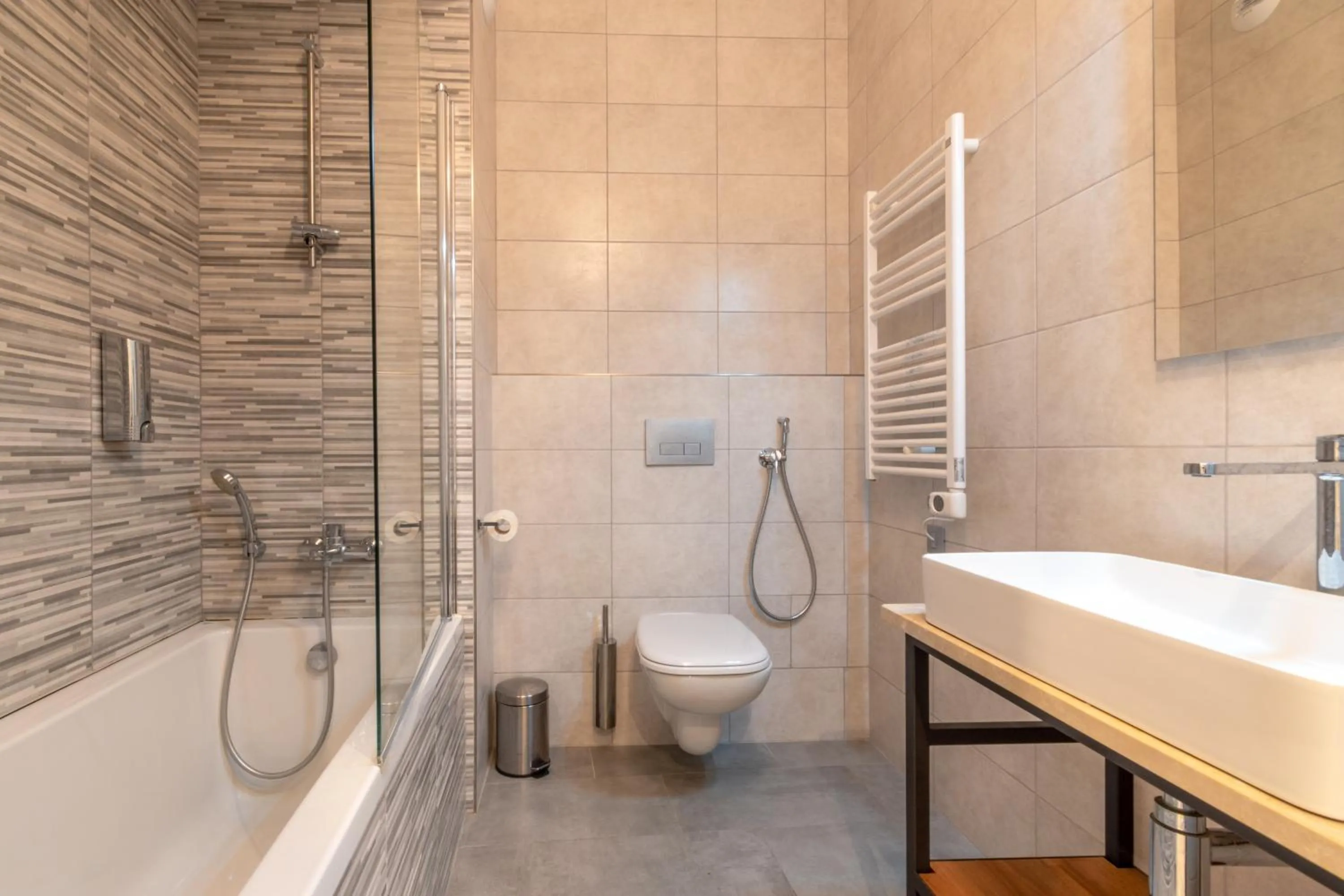 Shower in Hôtel Bahia