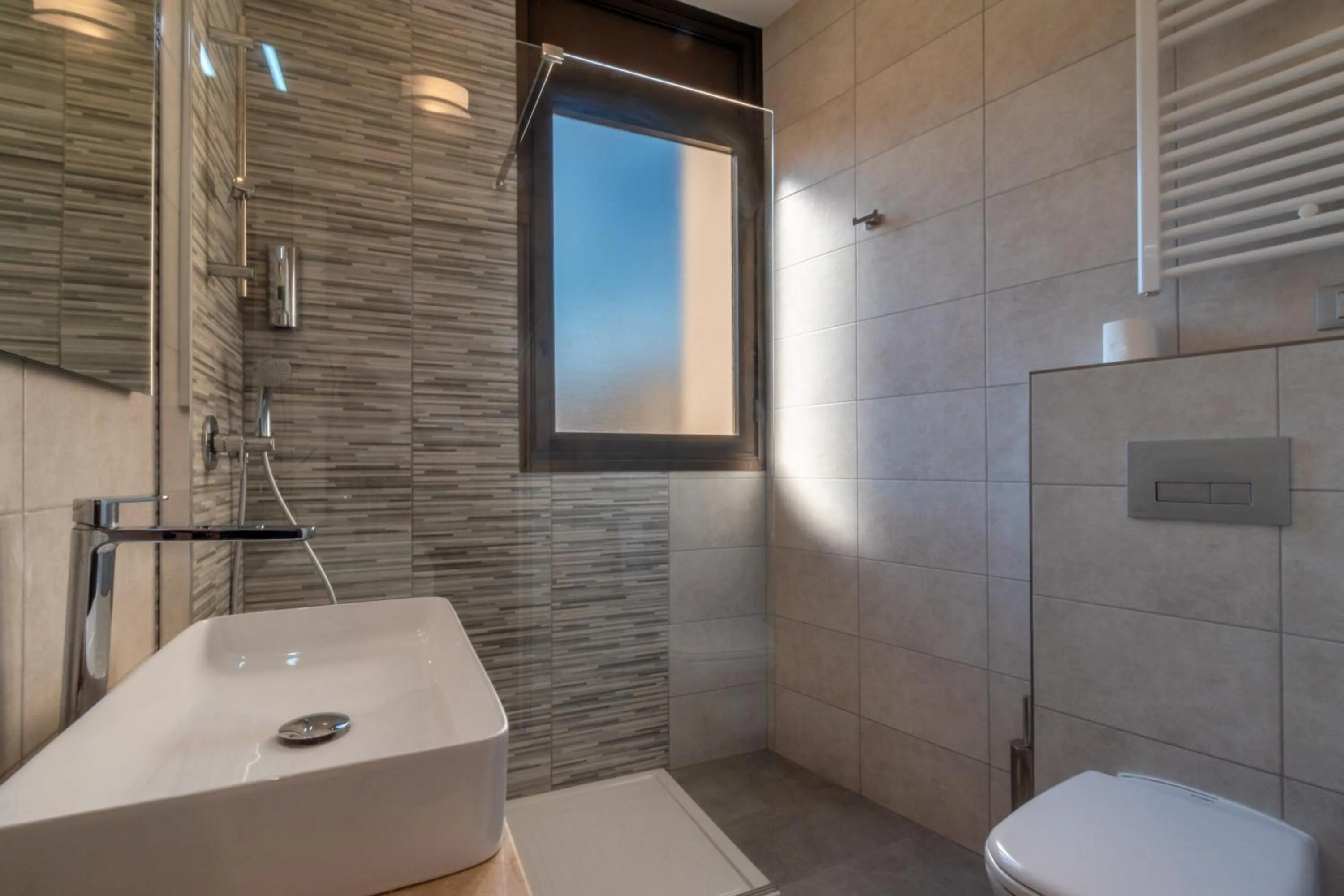 Shower in Hôtel Bahia