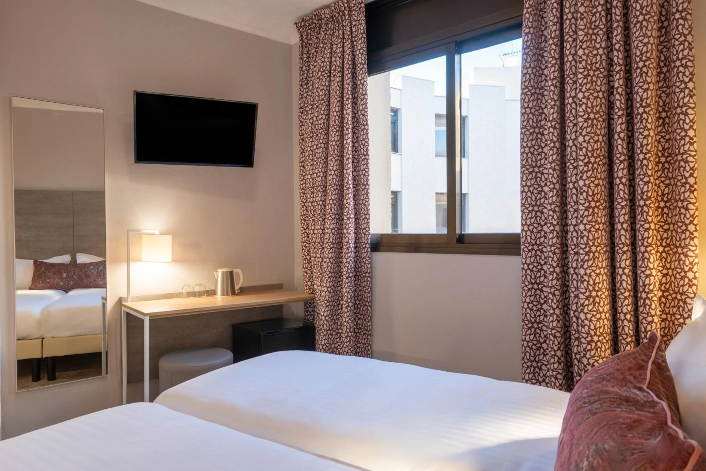 Bedroom, Bed in Hôtel Bahia