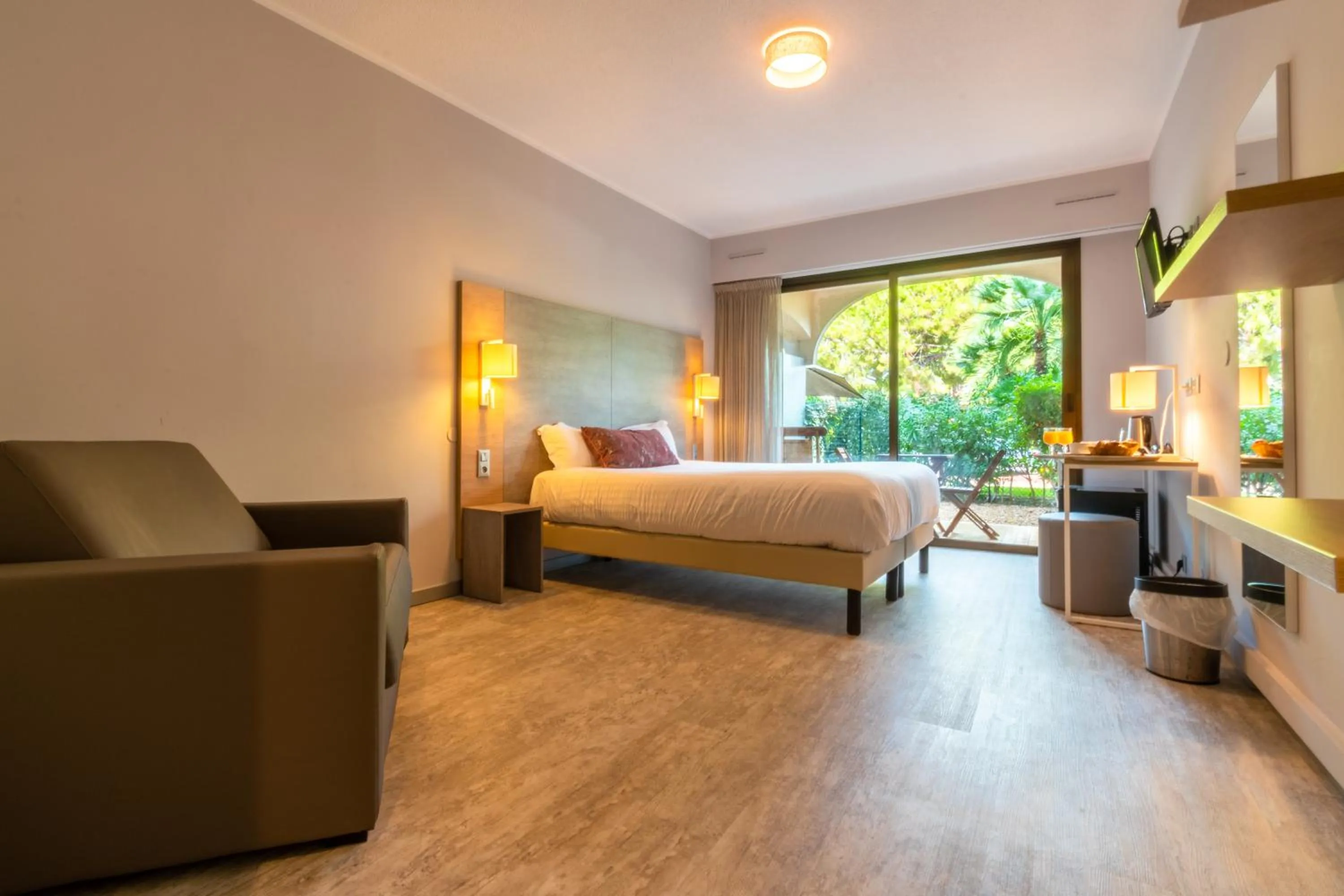 Double Room with little private garden in Hôtel Bahia