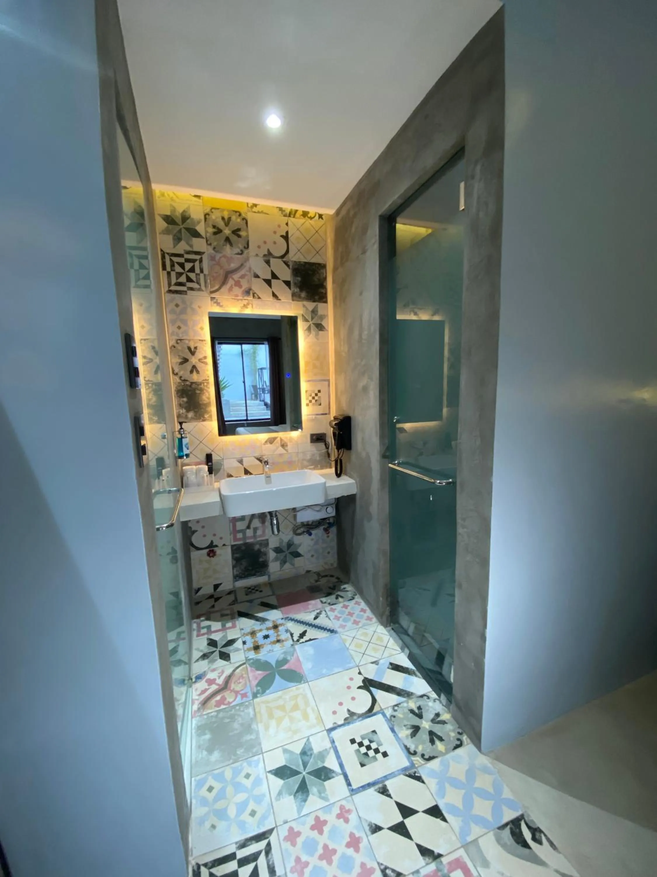 Shower in Zenvea Hotel