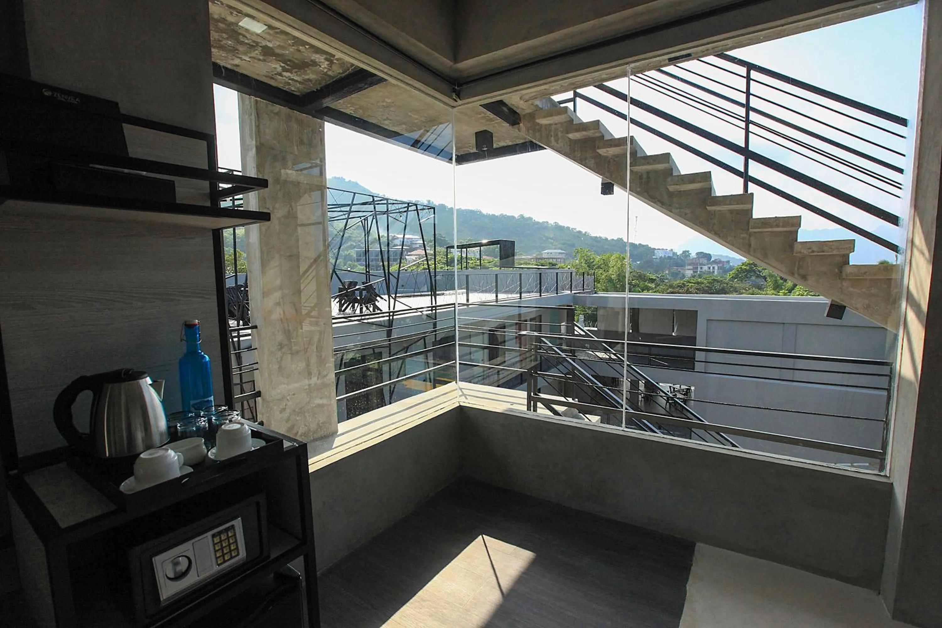 Coffee/tea facilities in Zenvea Hotel