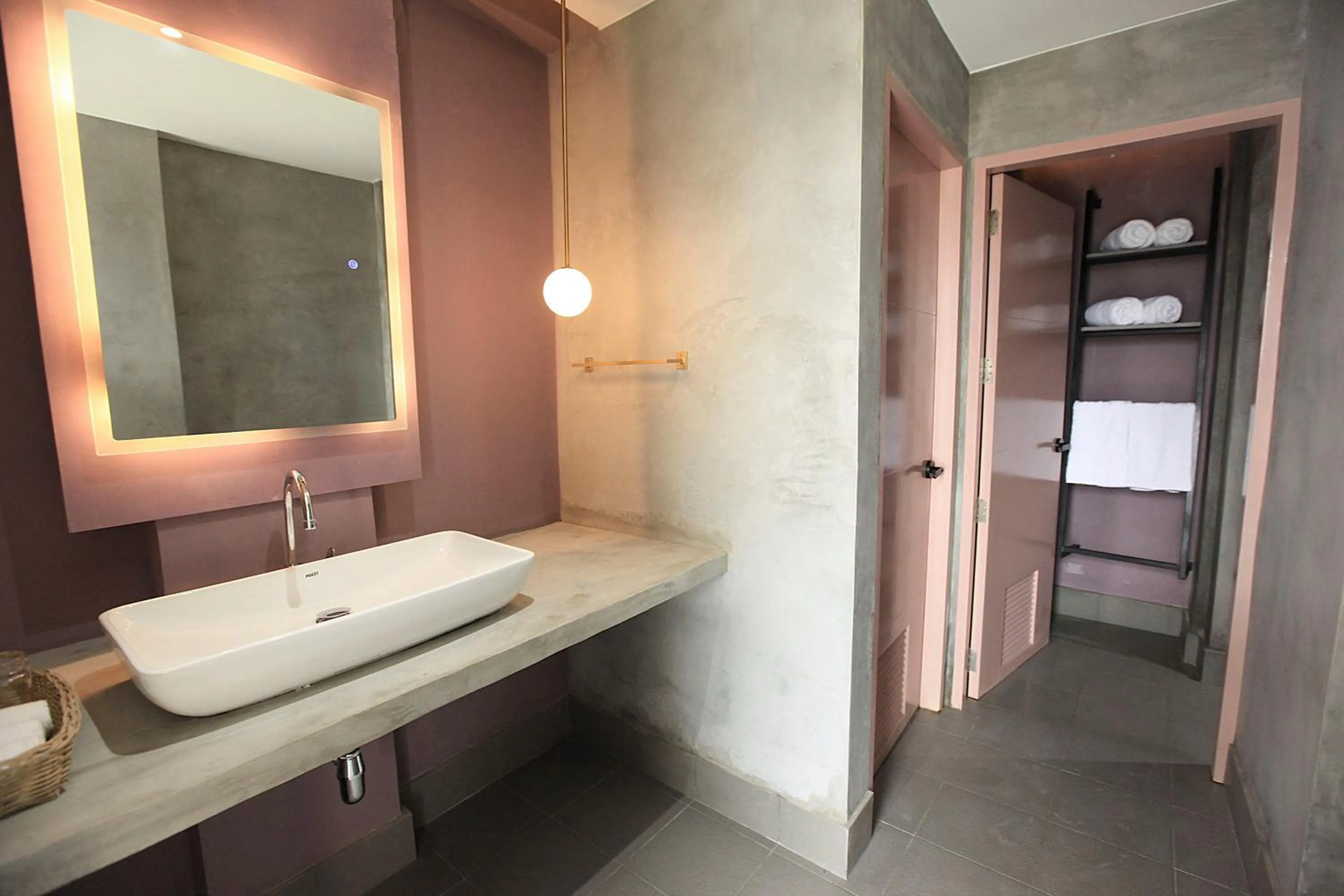 Bathroom in Zenvea Hotel