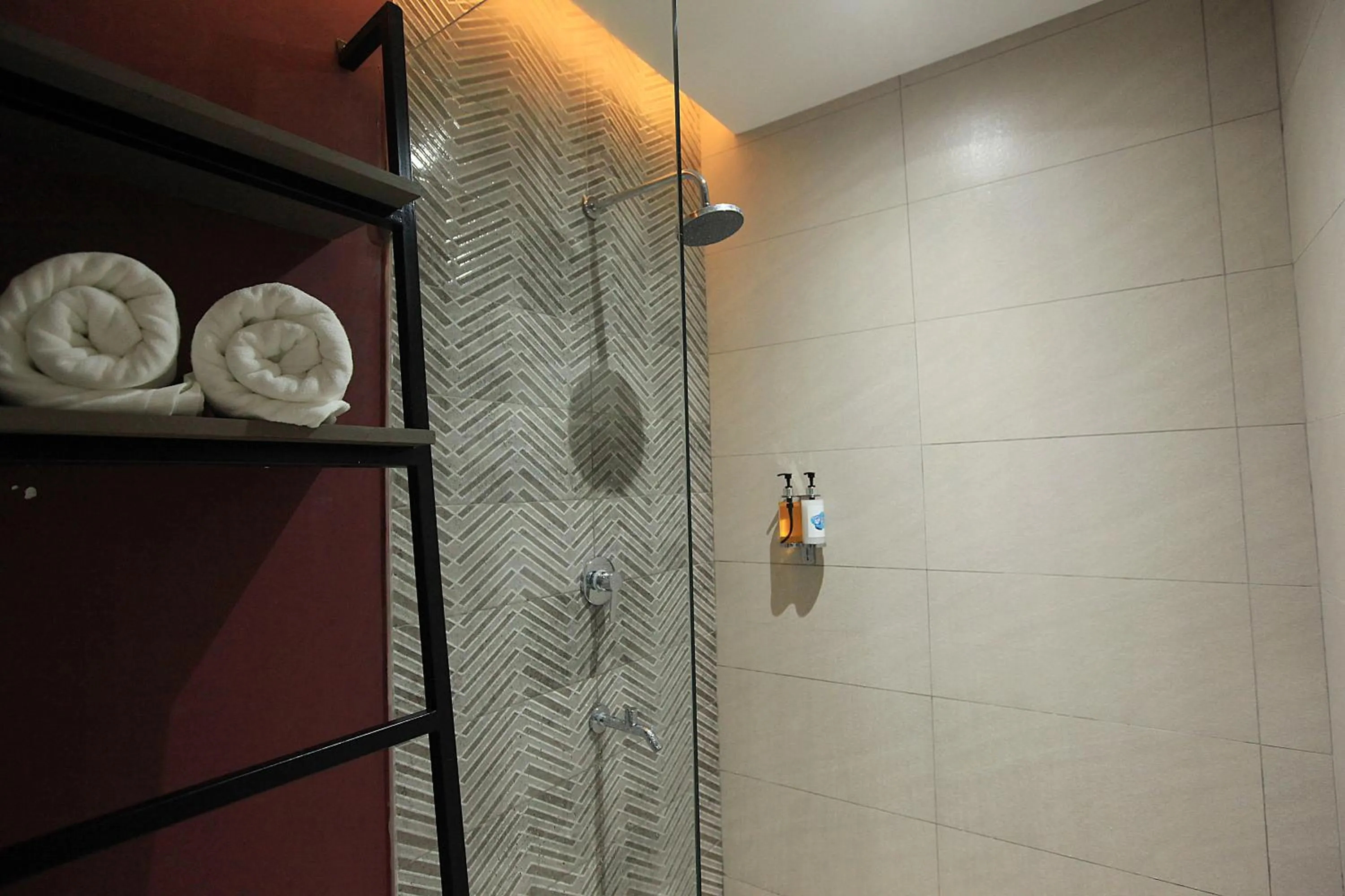 Shower in Zenvea Hotel