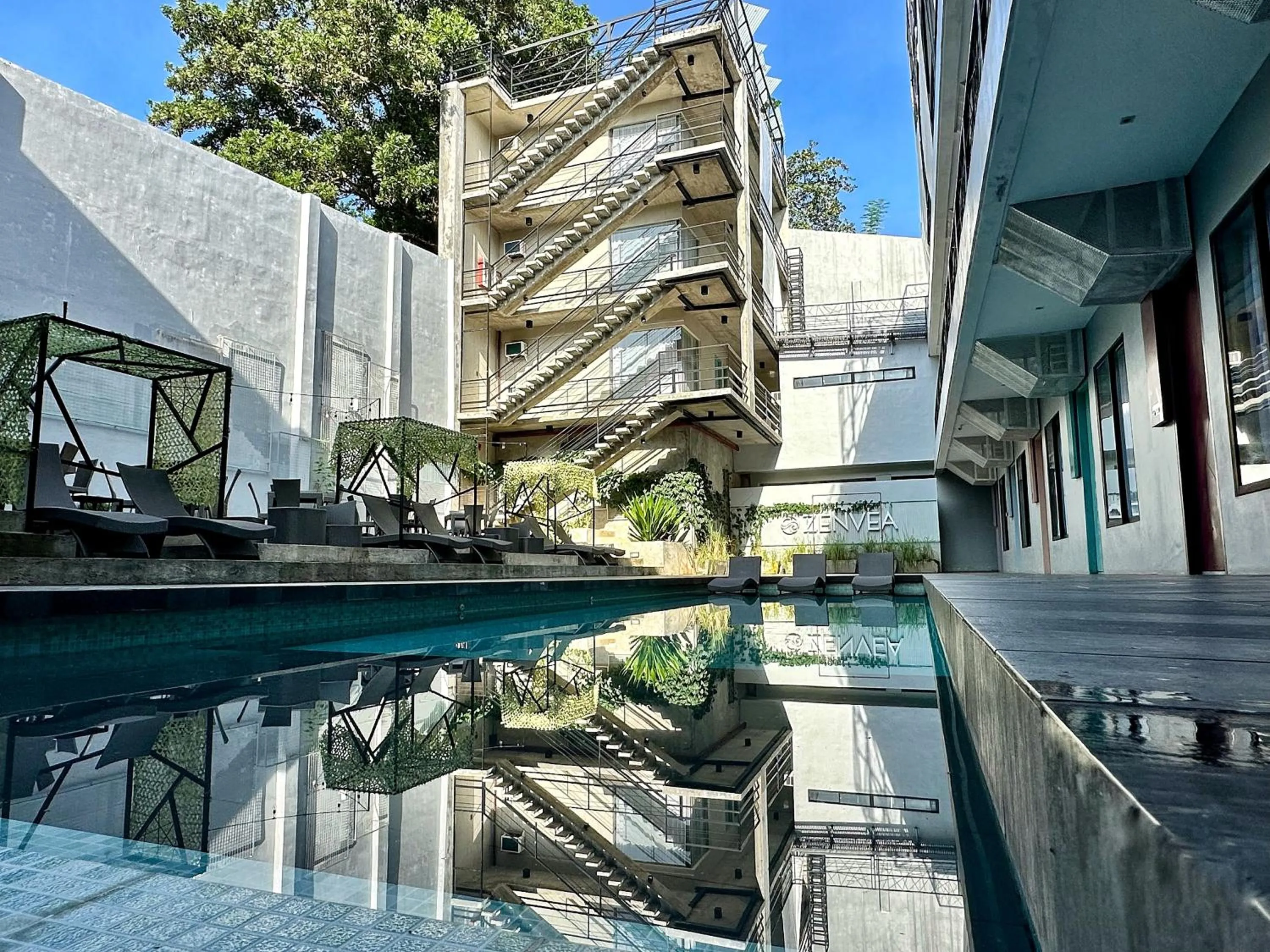 Swimming pool in Zenvea Hotel