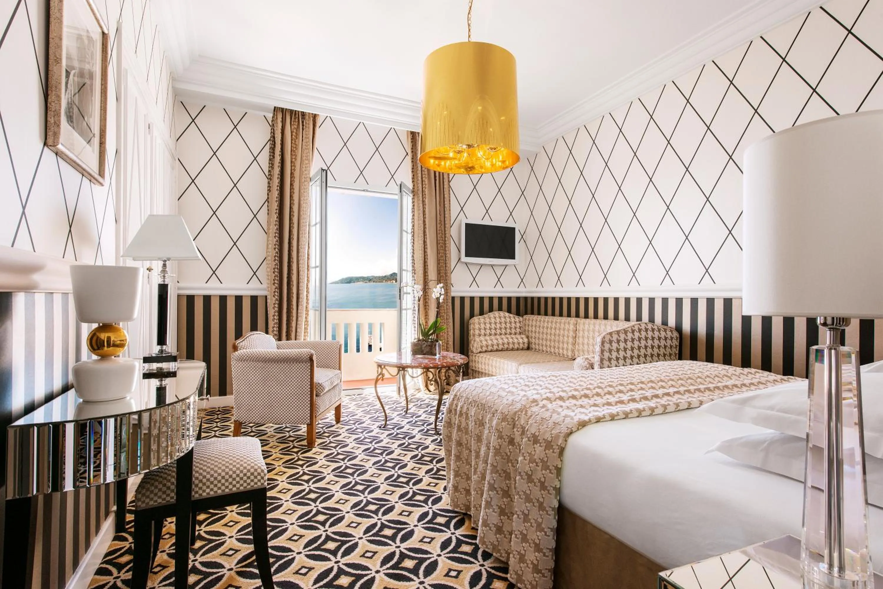 Bedroom, Bed in Hôtel Belles Rives