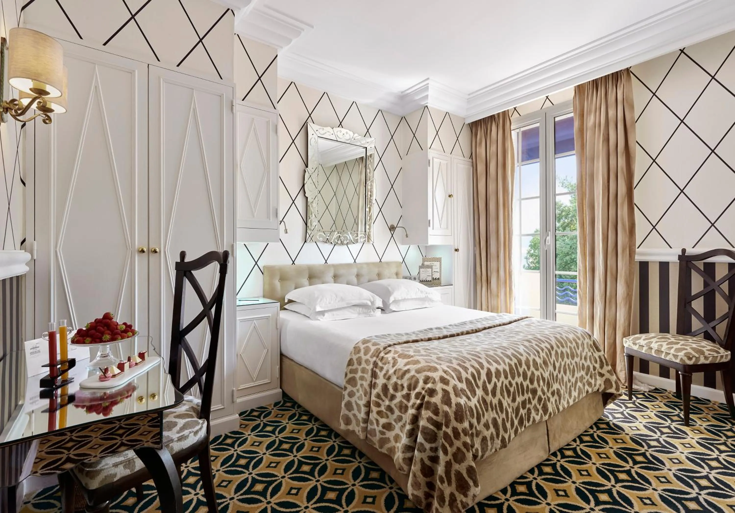 Bed in Hôtel Belles Rives