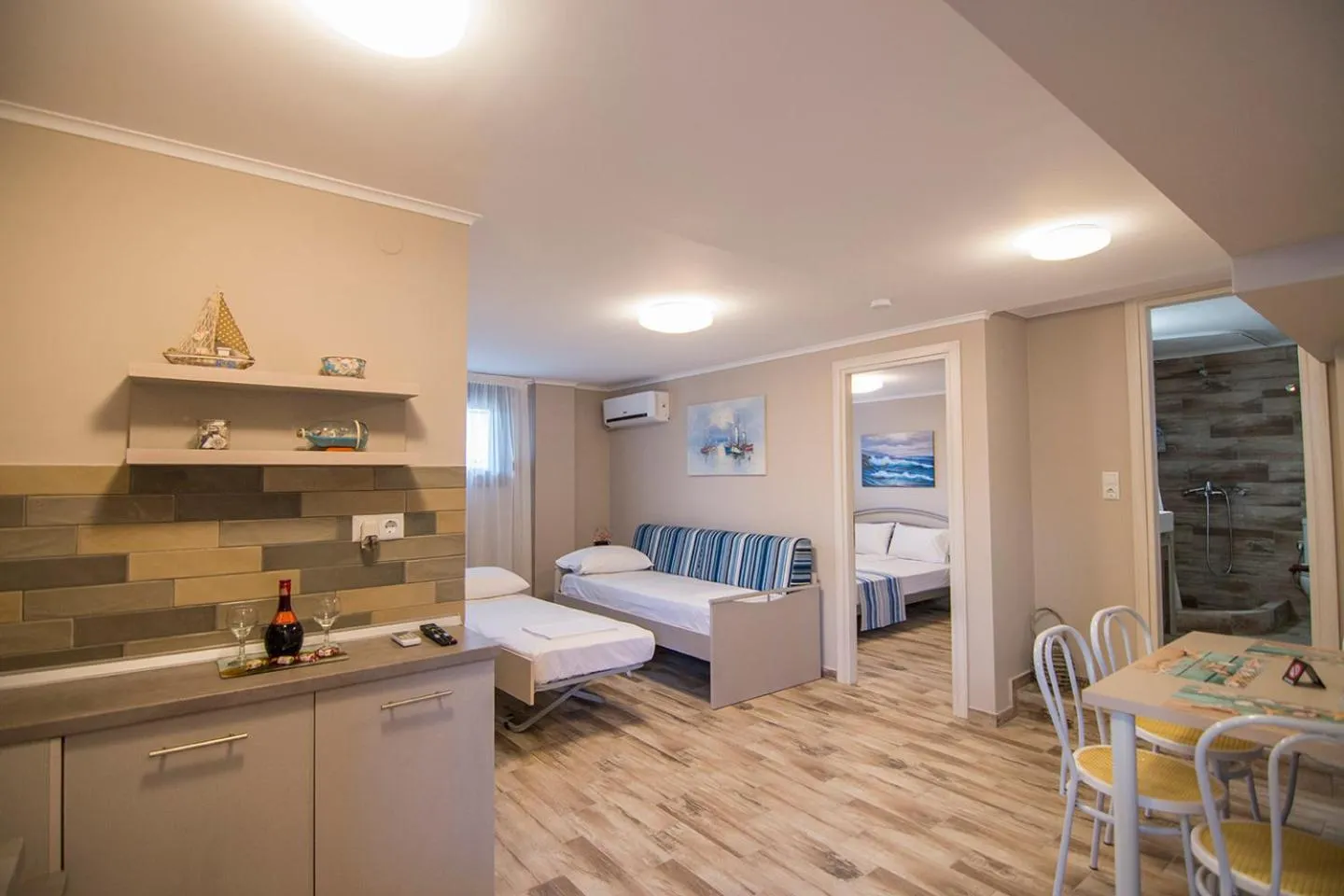 Shower, Bed in Amaranti Luxury Apartments