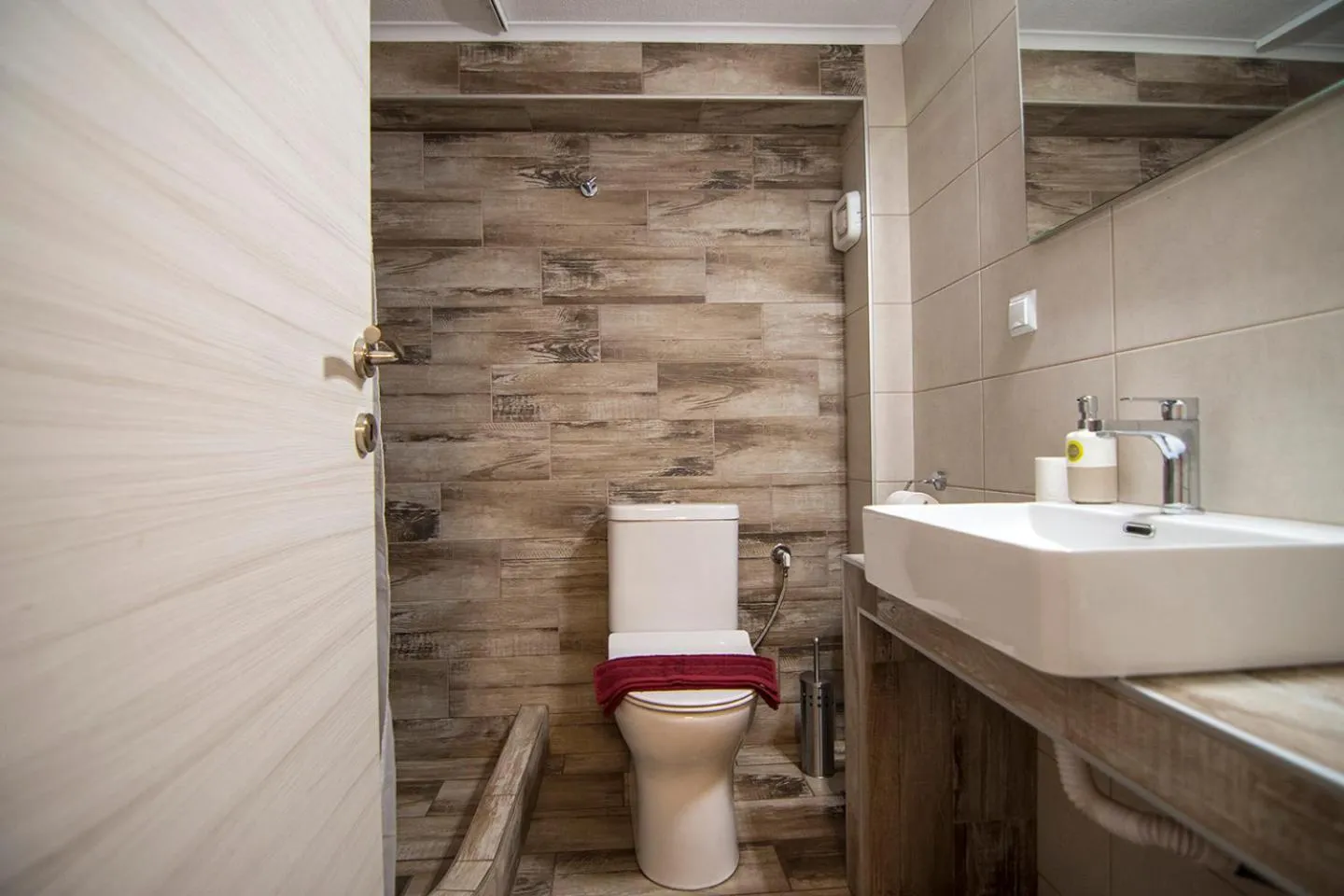 Shower in Amaranti Luxury Apartments