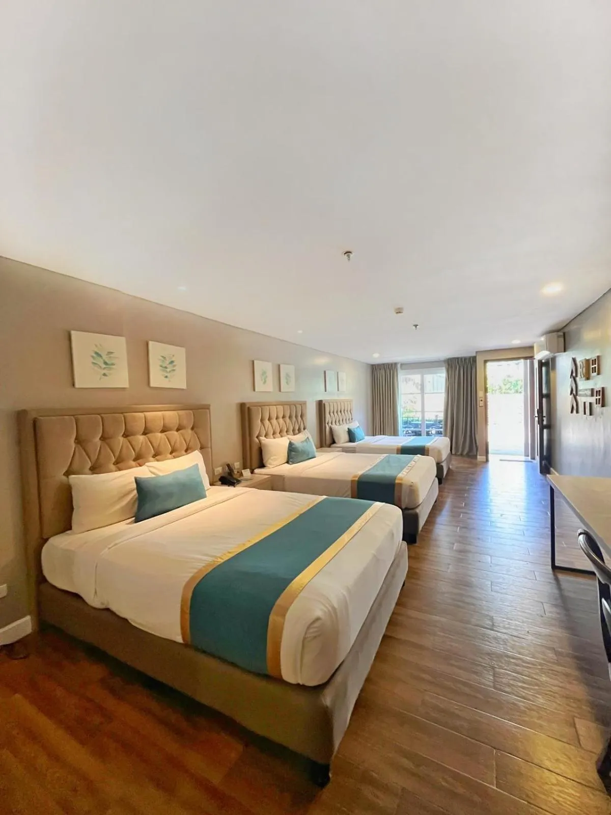 Bed in Royale Parc Hotel Tagaytay