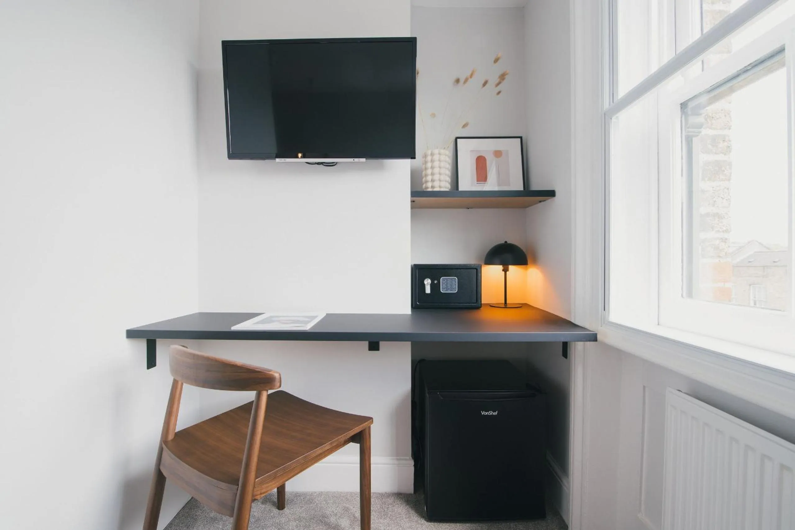 TV and multimedia in D8 - Shoreditch