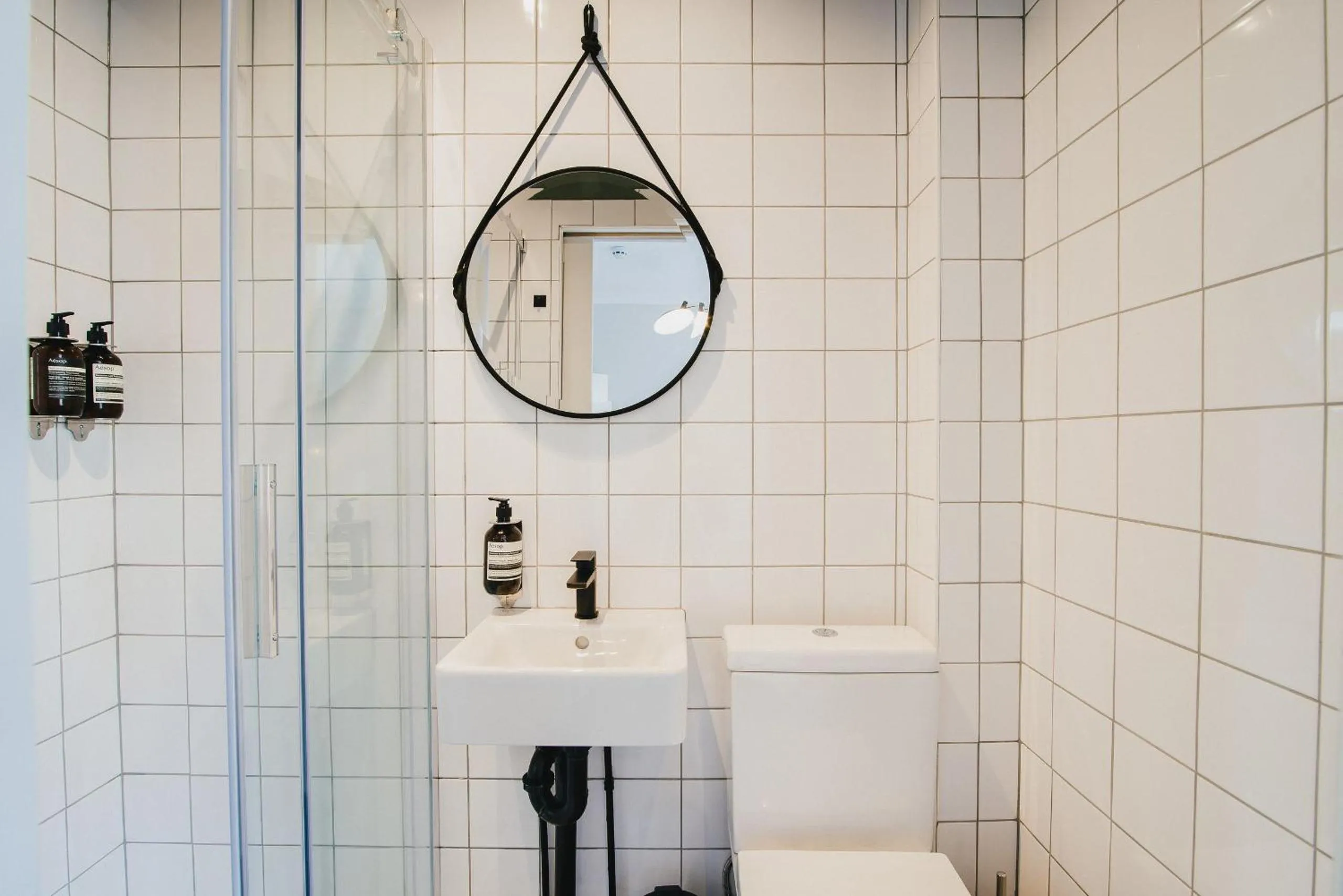 Shower in D8 - Shoreditch