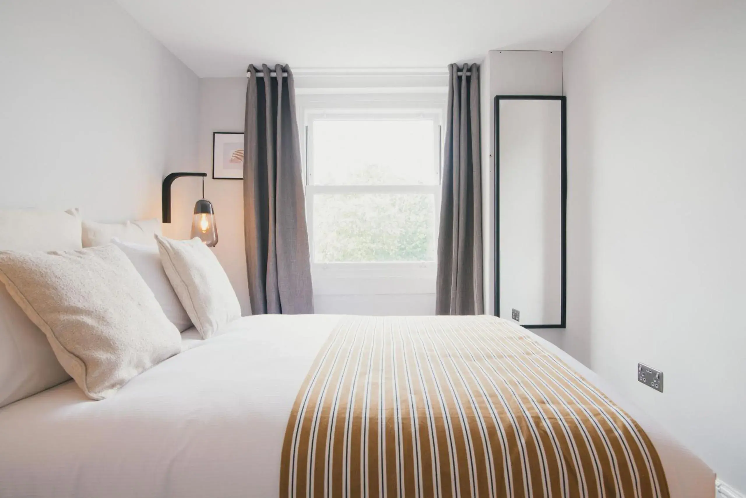 Double Room with Private External Bathroom in D8 - Shoreditch Double Room with Private External Bathroom in D8 - Shoreditch