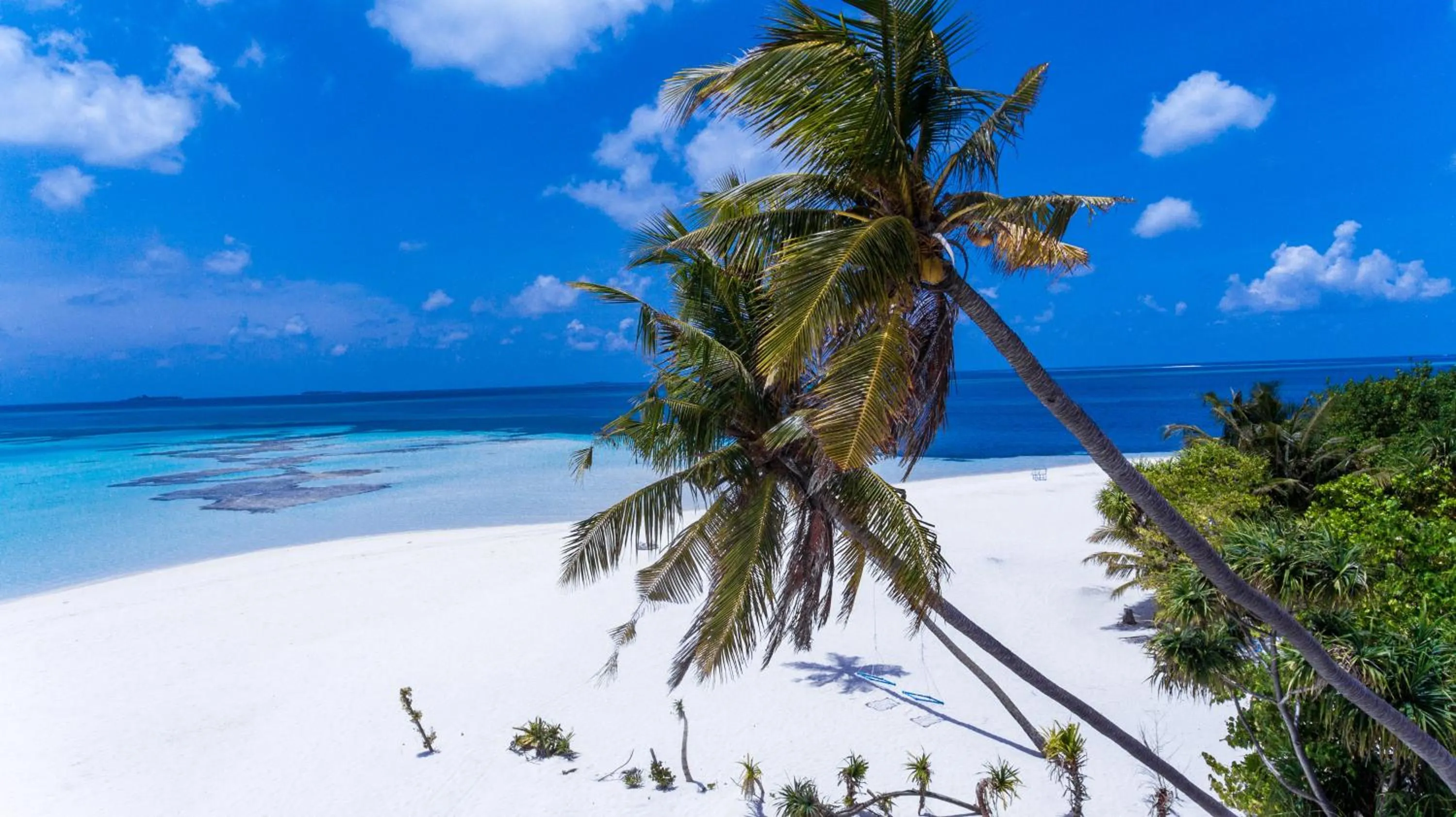 Beach in Dhangethi INN