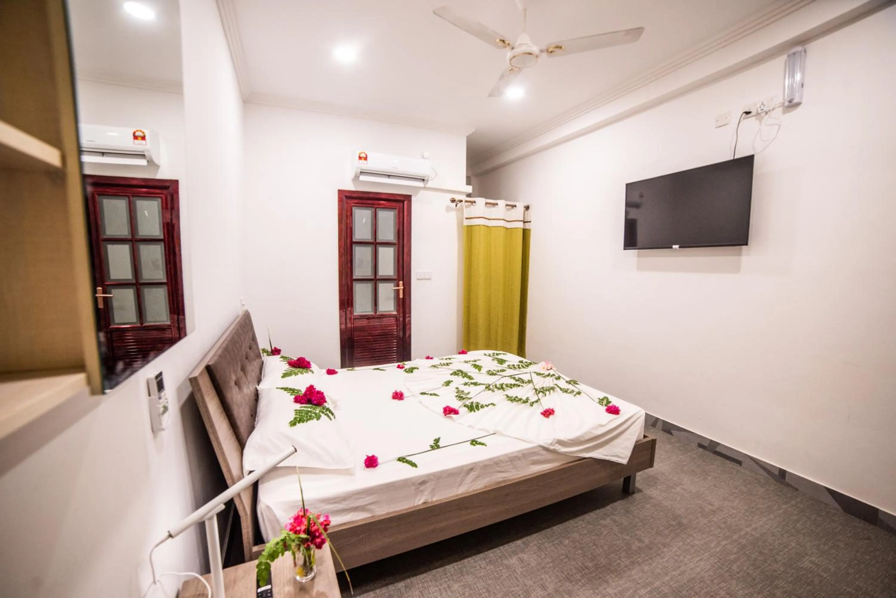 Bedroom, Bed in Dhangethi INN