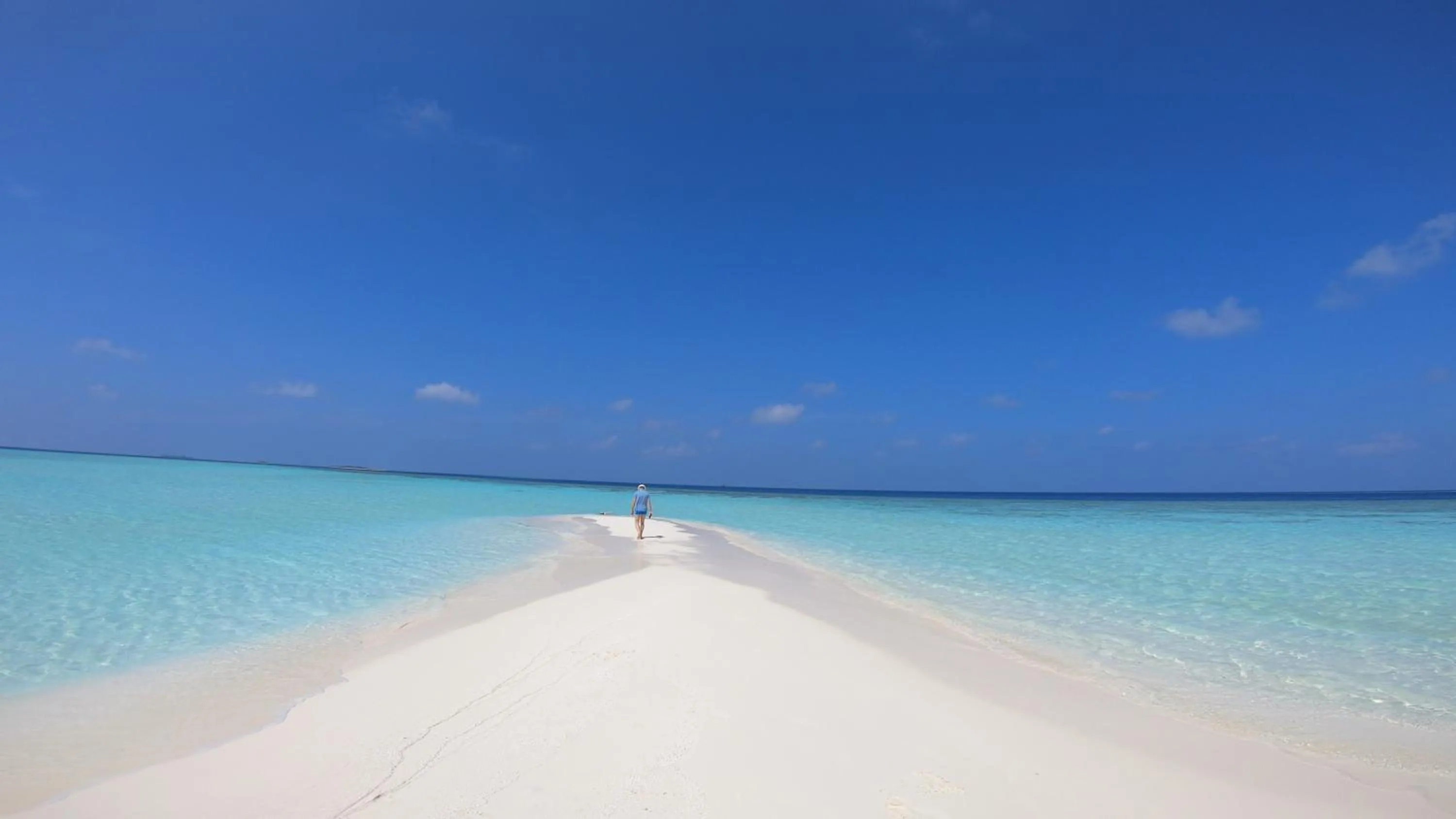 Snorkeling in Dhangethi INN
