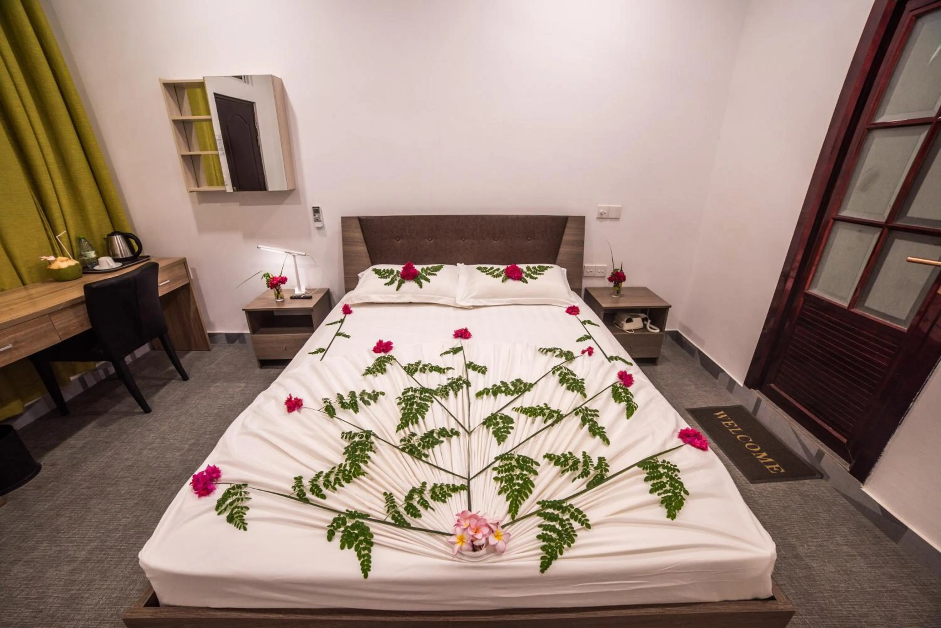 Bedroom, Bed in Dhangethi INN