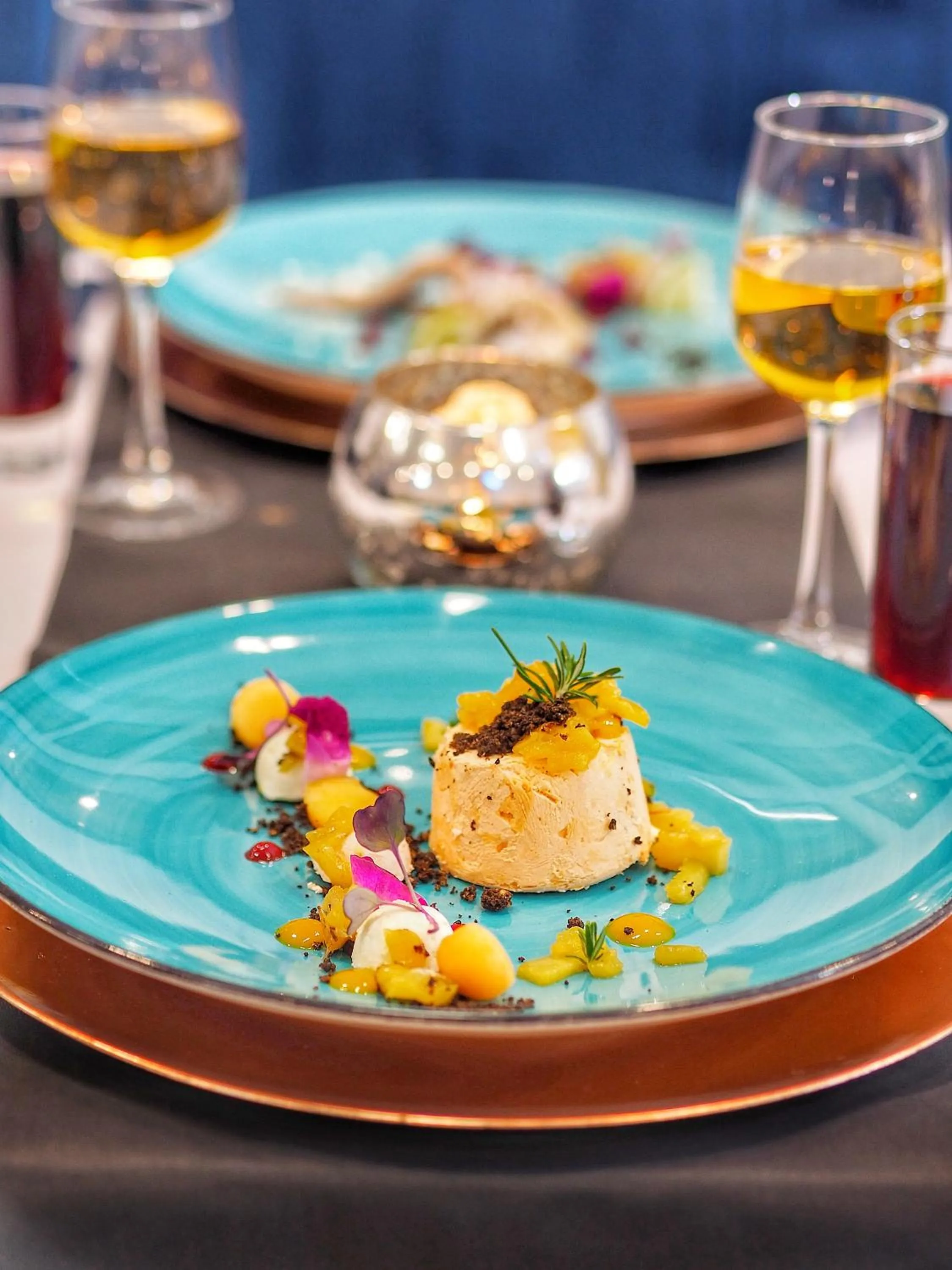 Restaurant/places to eat in S7 Hotel