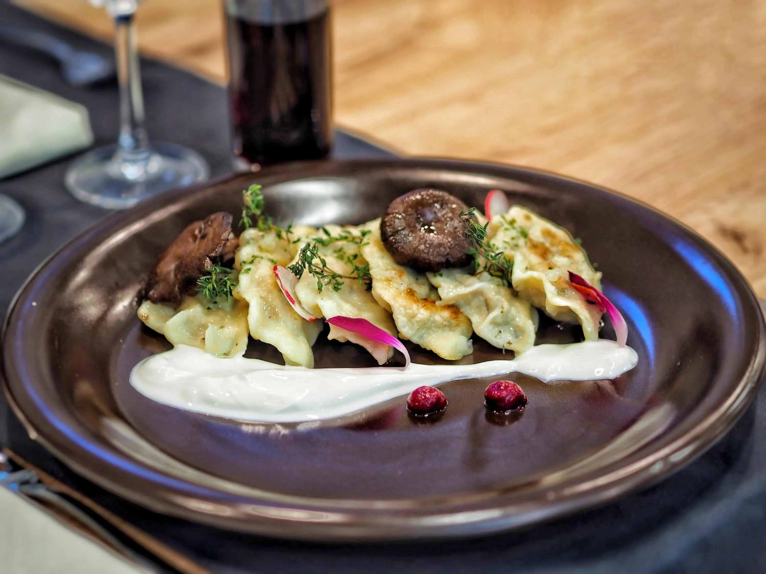 Restaurant/places to eat in S7 Hotel