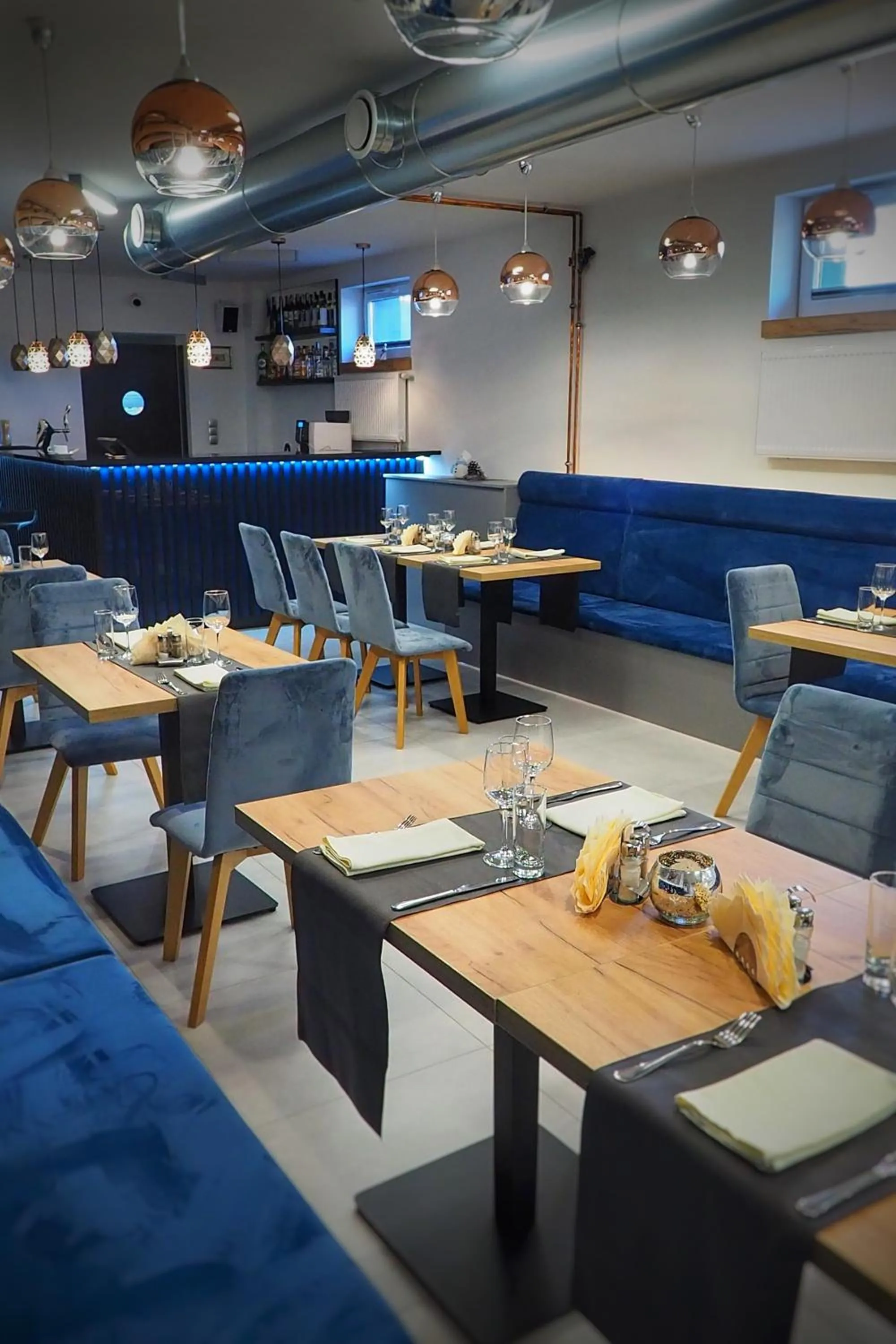 Restaurant/places to eat in S7 Hotel
