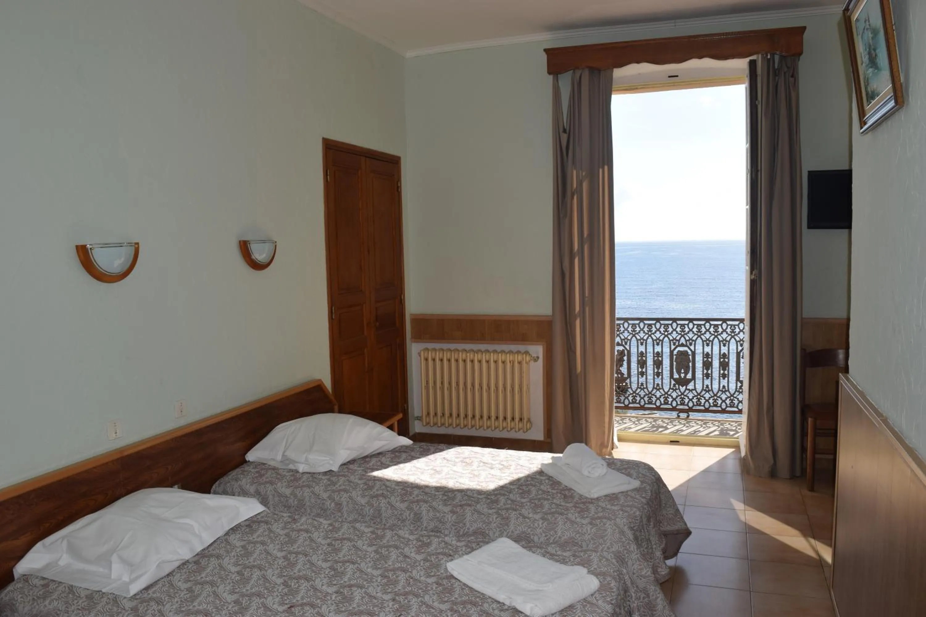 Triple Room - TV and Bathroom in U Patriarcu