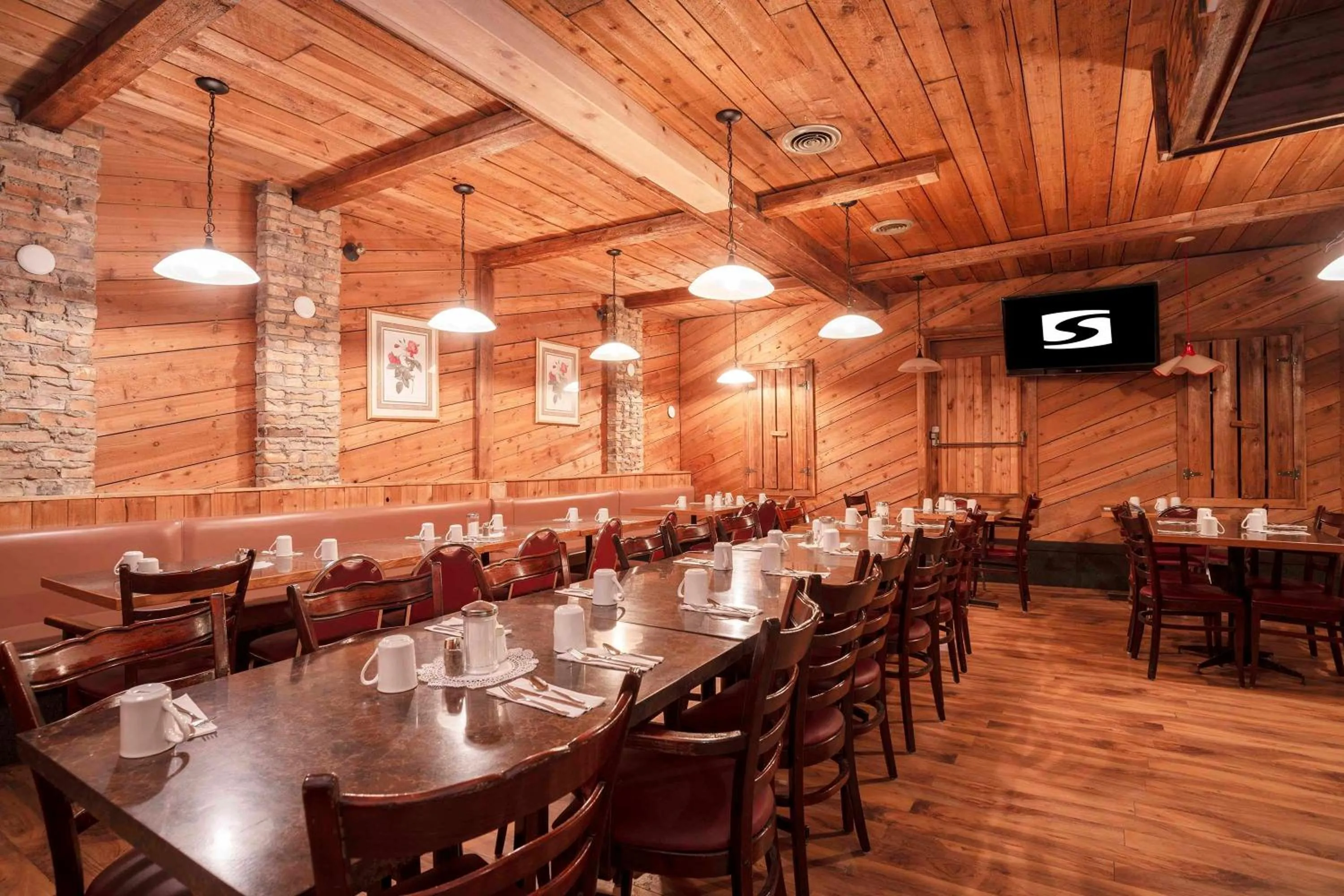 Restaurant/places to eat in Sandman Inn McBride