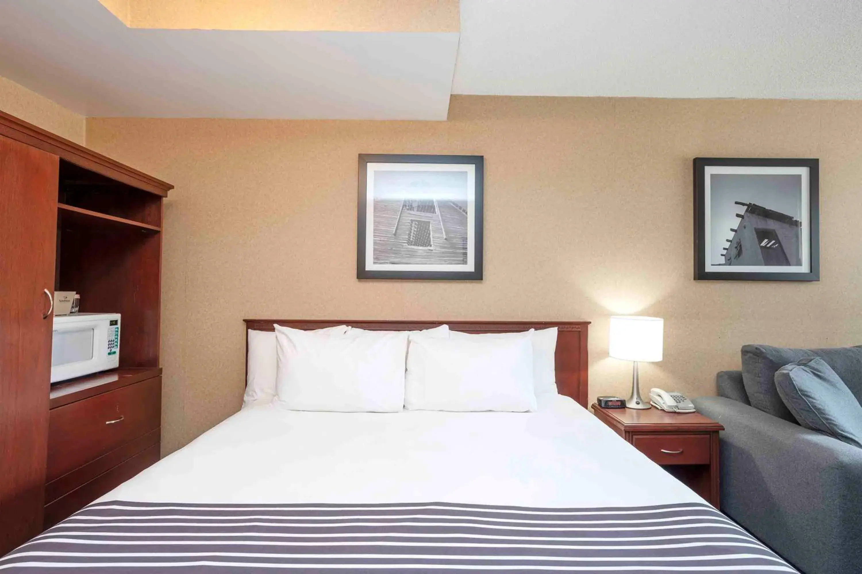 Photo of the whole room, Bed in Sandman Inn Princeton Photo of the whole room, Bed in Sandman Inn Princeton