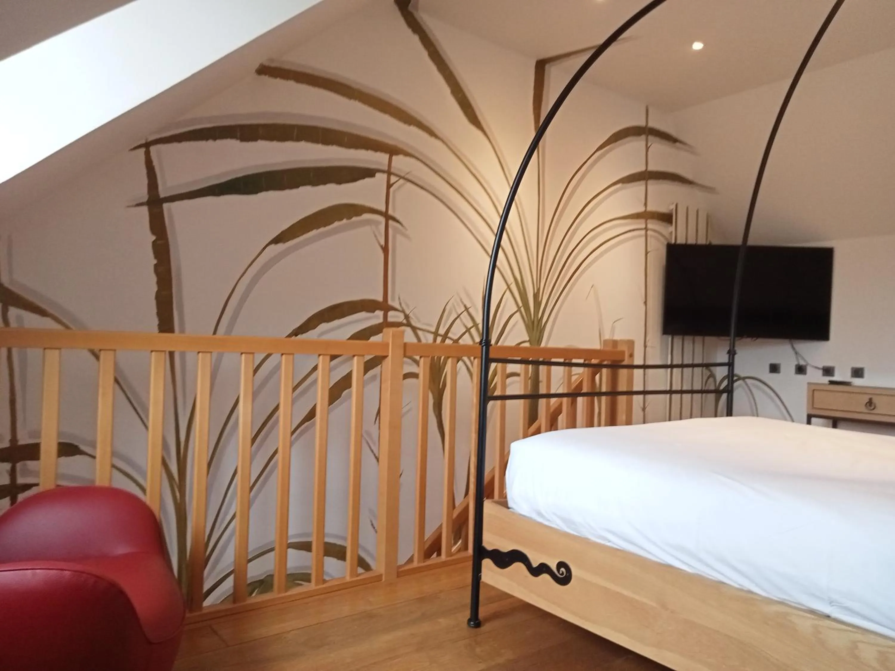 Bedroom, Bed in Hotel et Spa Le Lion d'Or