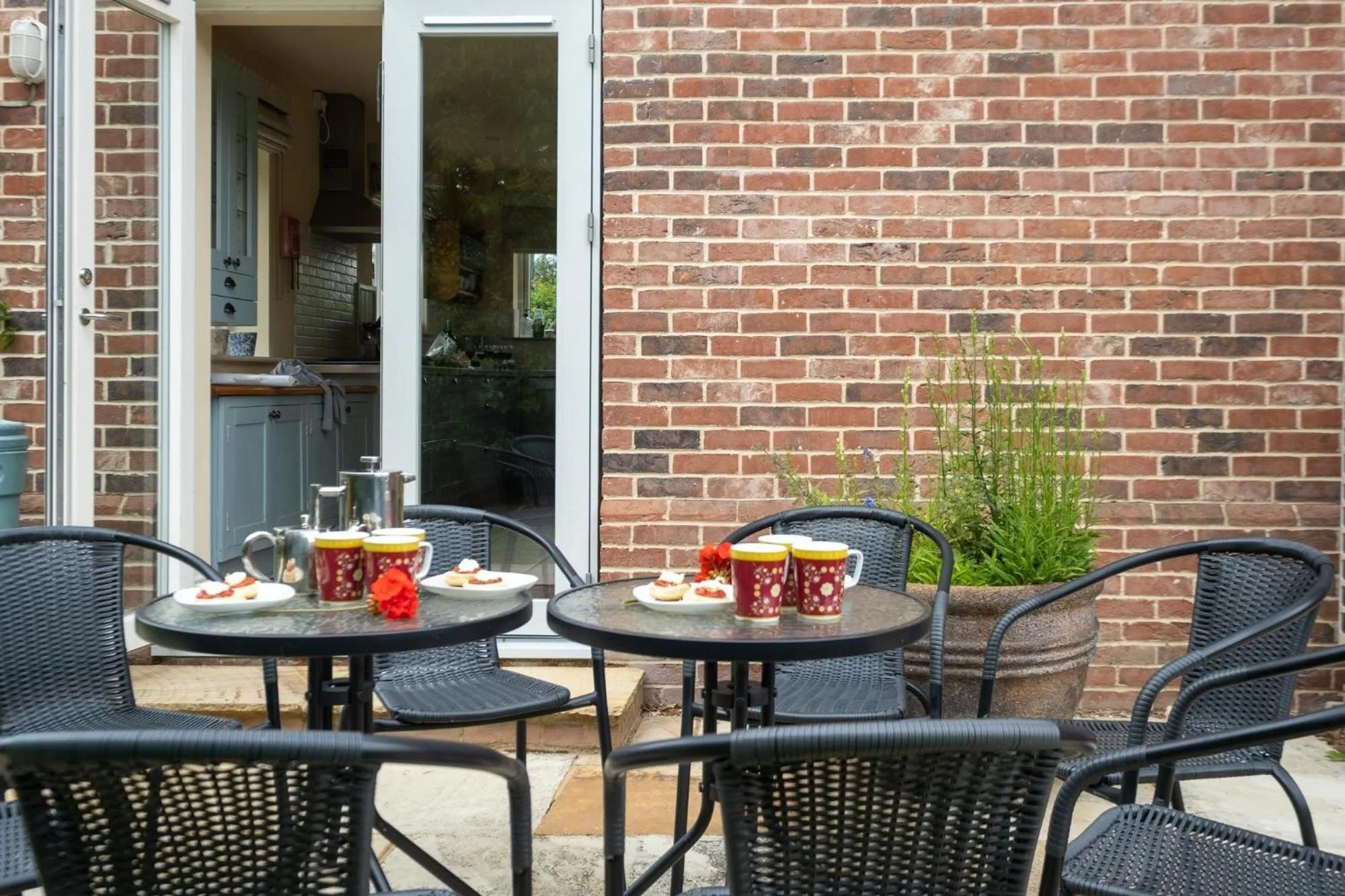 Property building in Willow House in Knodishall, Sleeps 7 - Only a short drive from Aldeburgh, Thorpeness & Snape Maltings - Managed by Aldeburgh Coastal Cottages