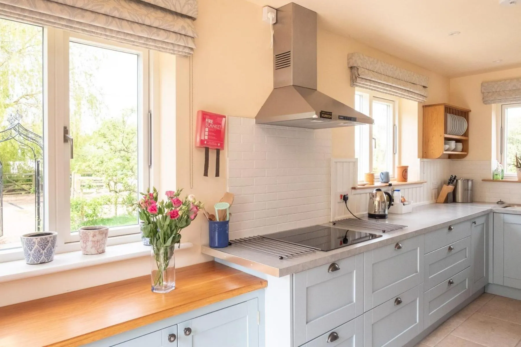Property building in Willow House in Knodishall, Sleeps 7 - Only a short drive from Aldeburgh, Thorpeness & Snape Maltings - Managed by Aldeburgh Coastal Cottages