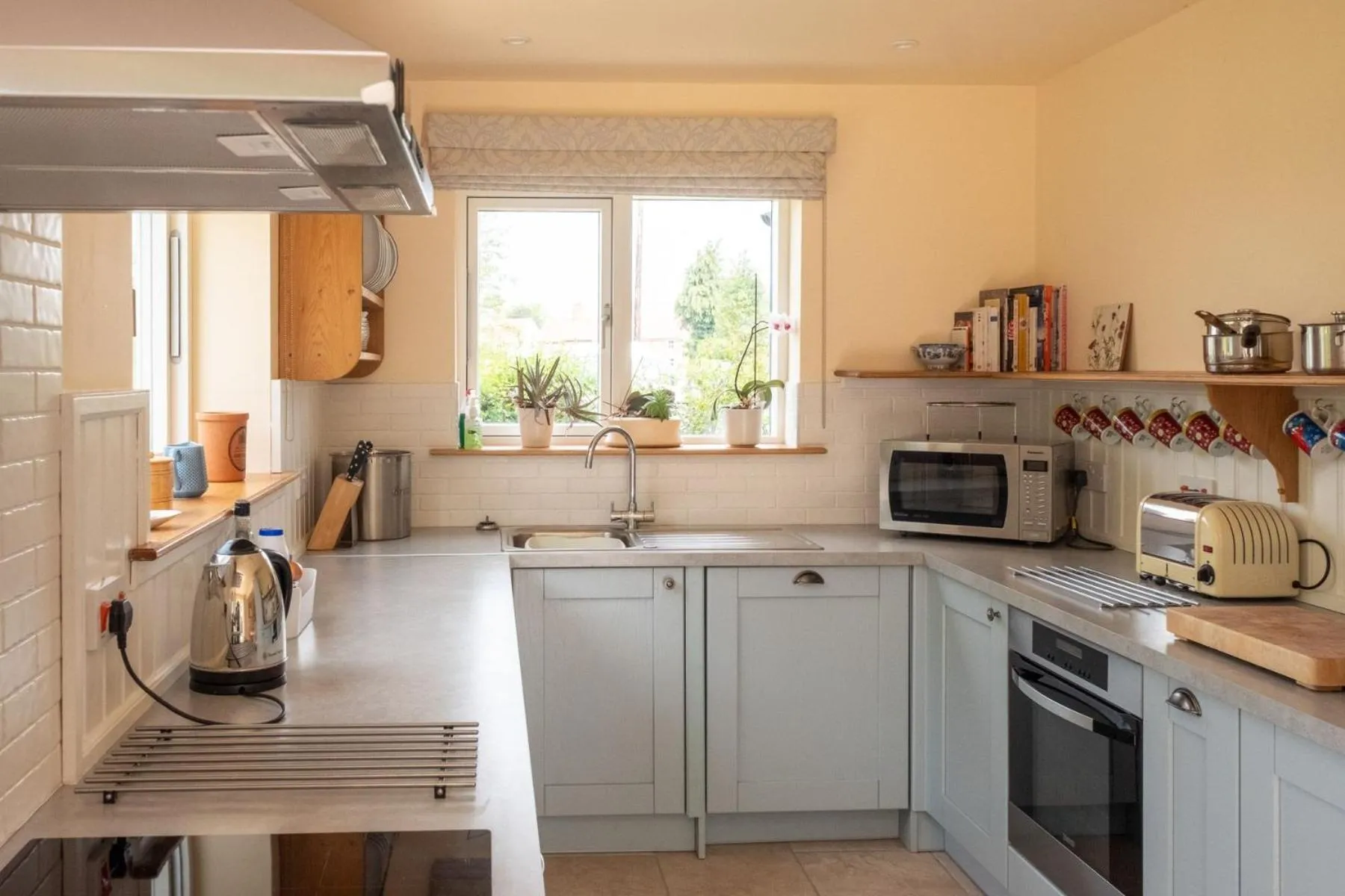 Property building in Willow House in Knodishall, Sleeps 7 - Only a short drive from Aldeburgh, Thorpeness & Snape Maltings - Managed by Aldeburgh Coastal Cottages