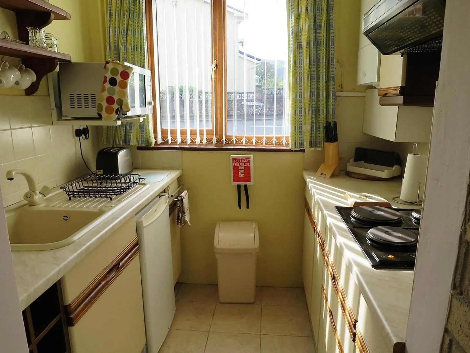 Kitchen or kitchenette in Cae y Rhedyn Annexe