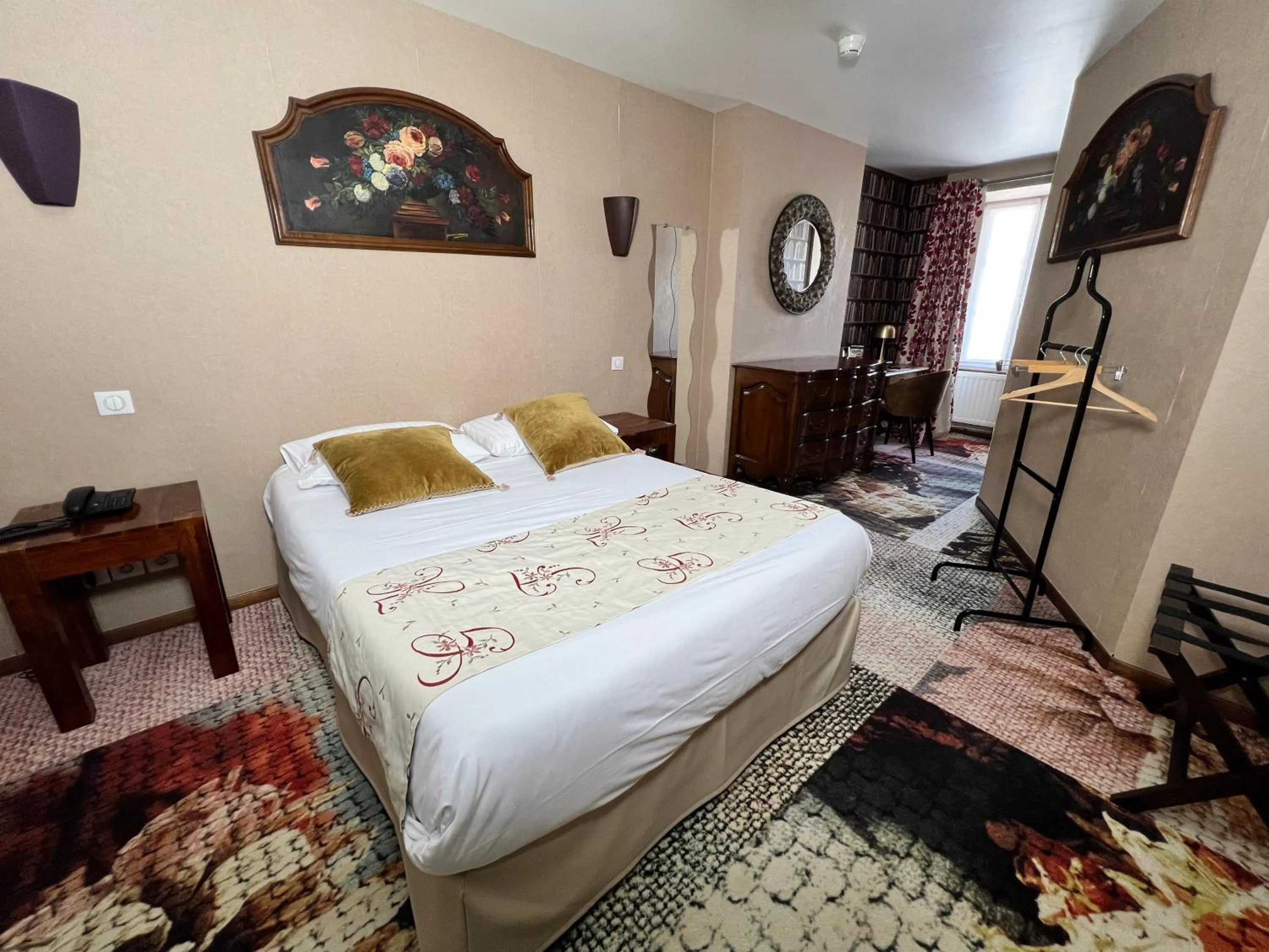 Bed in Hotel De La Poste