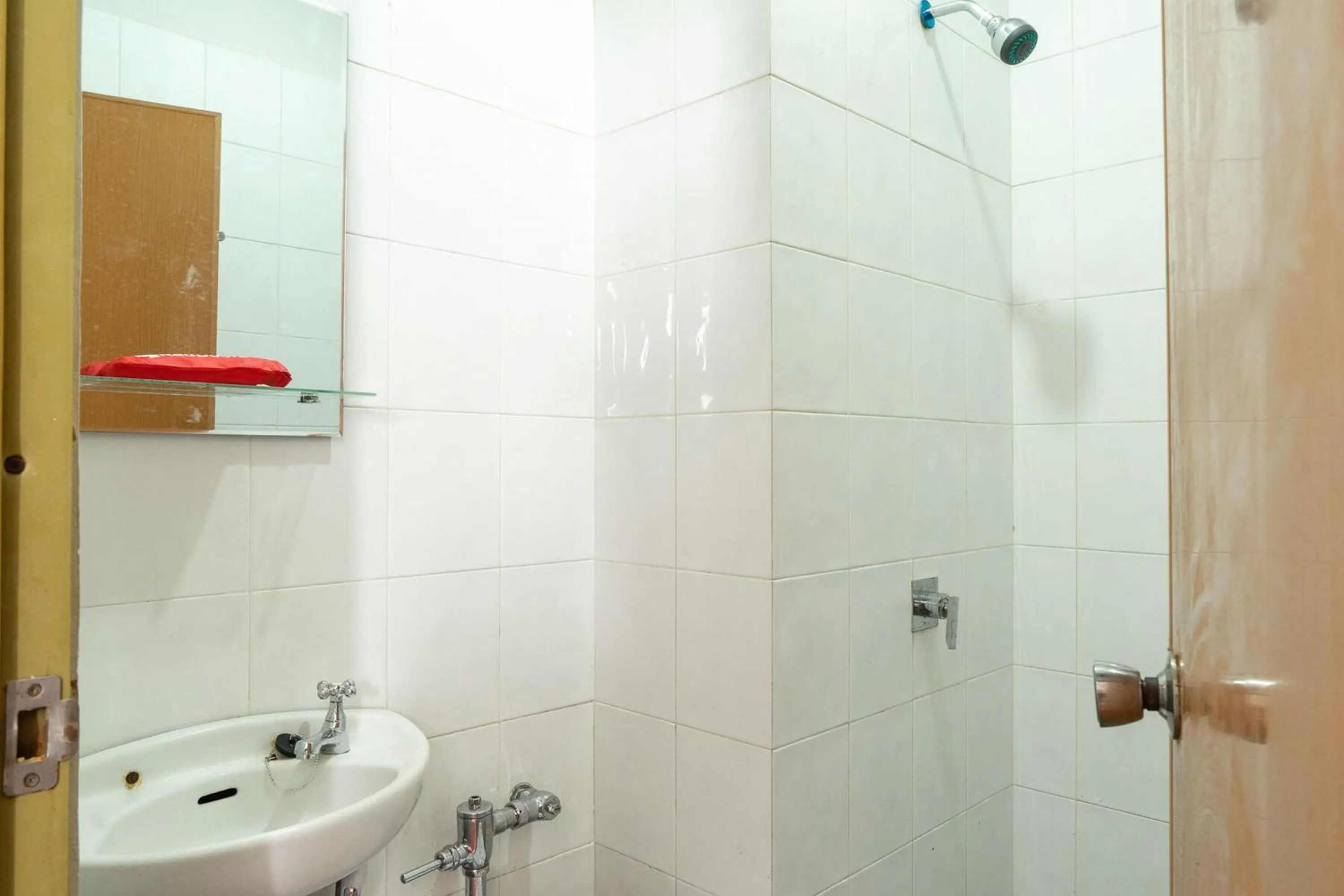 Bathroom in RedDoorz Plus @ Sawah Besar