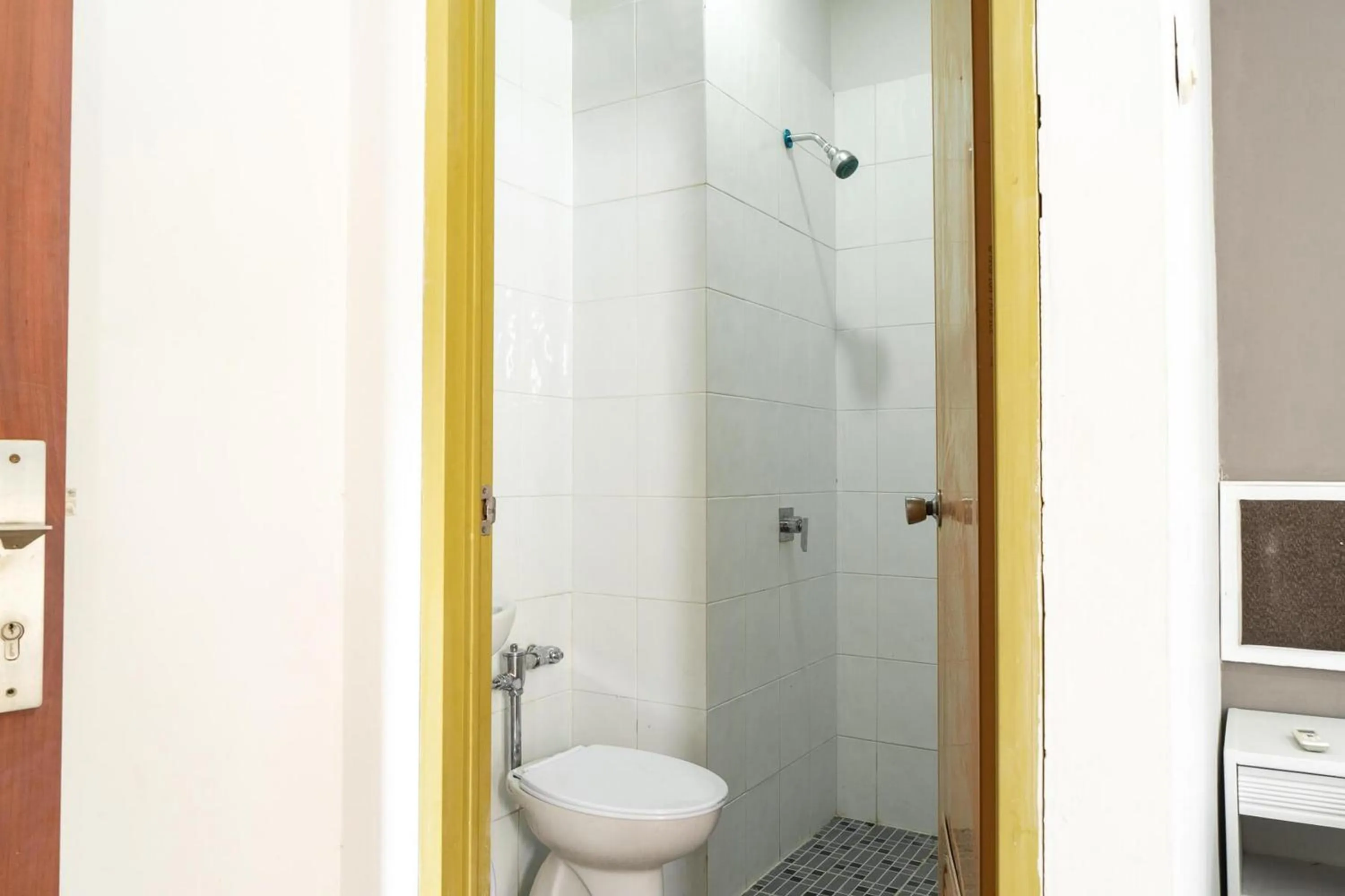 Bathroom in RedDoorz Plus @ Sawah Besar