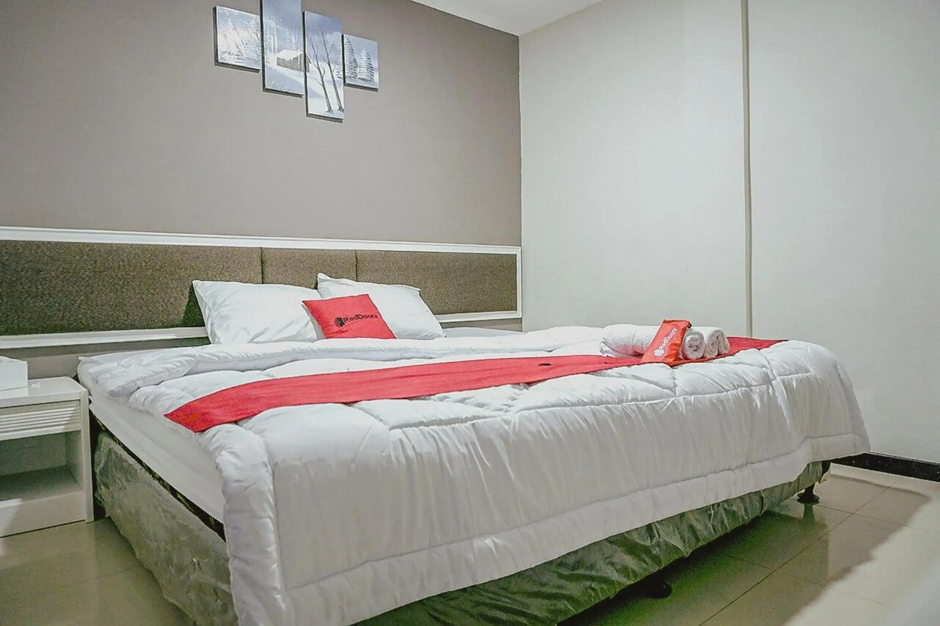 Double Room in RedDoorz Plus @ Sawah Besar Double Room in RedDoorz Plus @ Sawah Besar