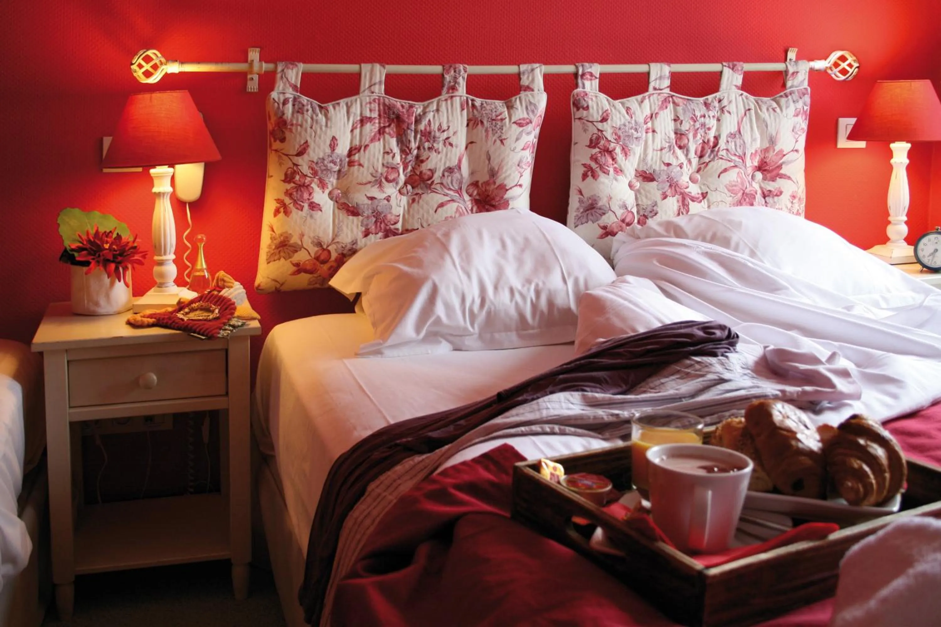 Bed in Le Kléber Hôtel