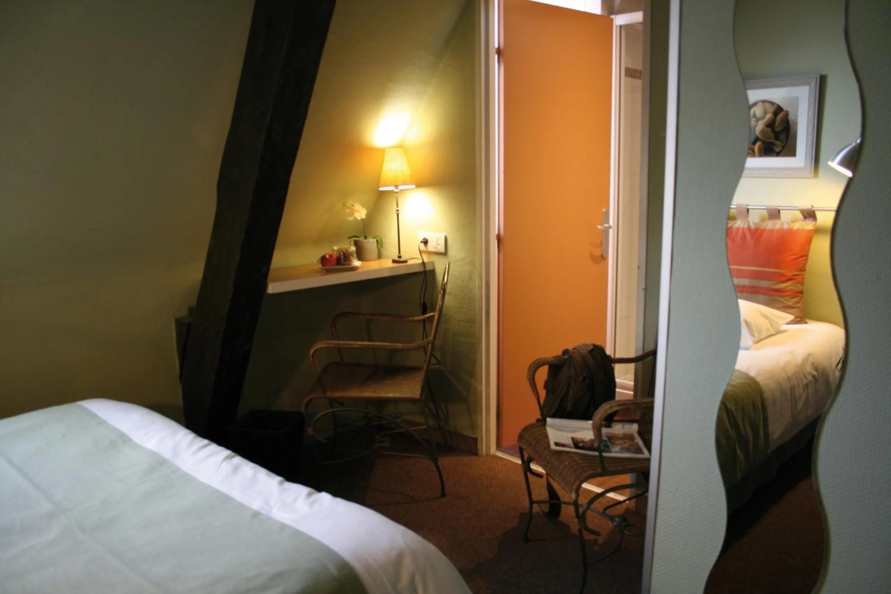 Photo of the whole room, Bed in Le Kléber Hôtel
