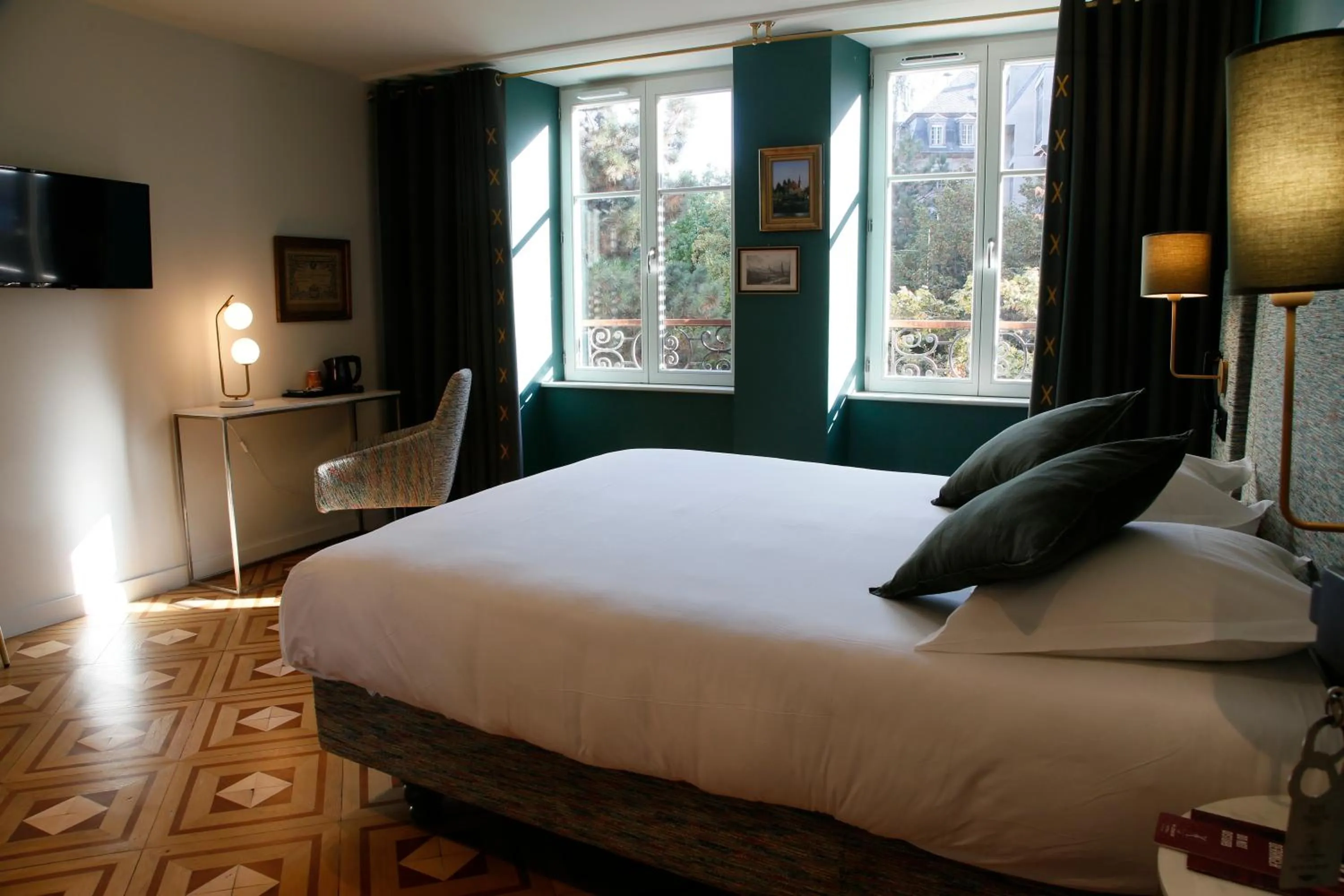 Bed in Le Kléber Hôtel