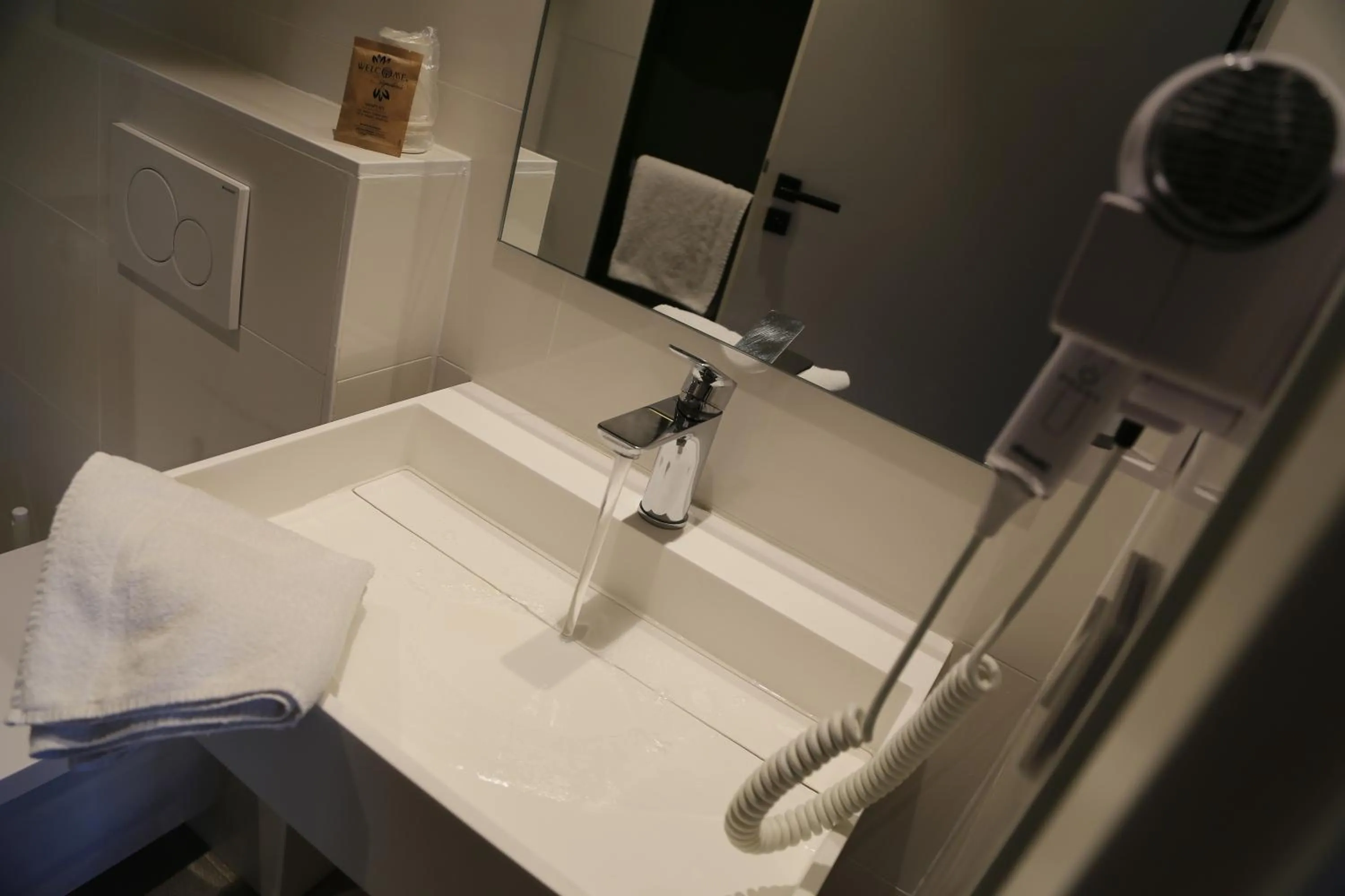 Toilet in Le Kléber Hôtel