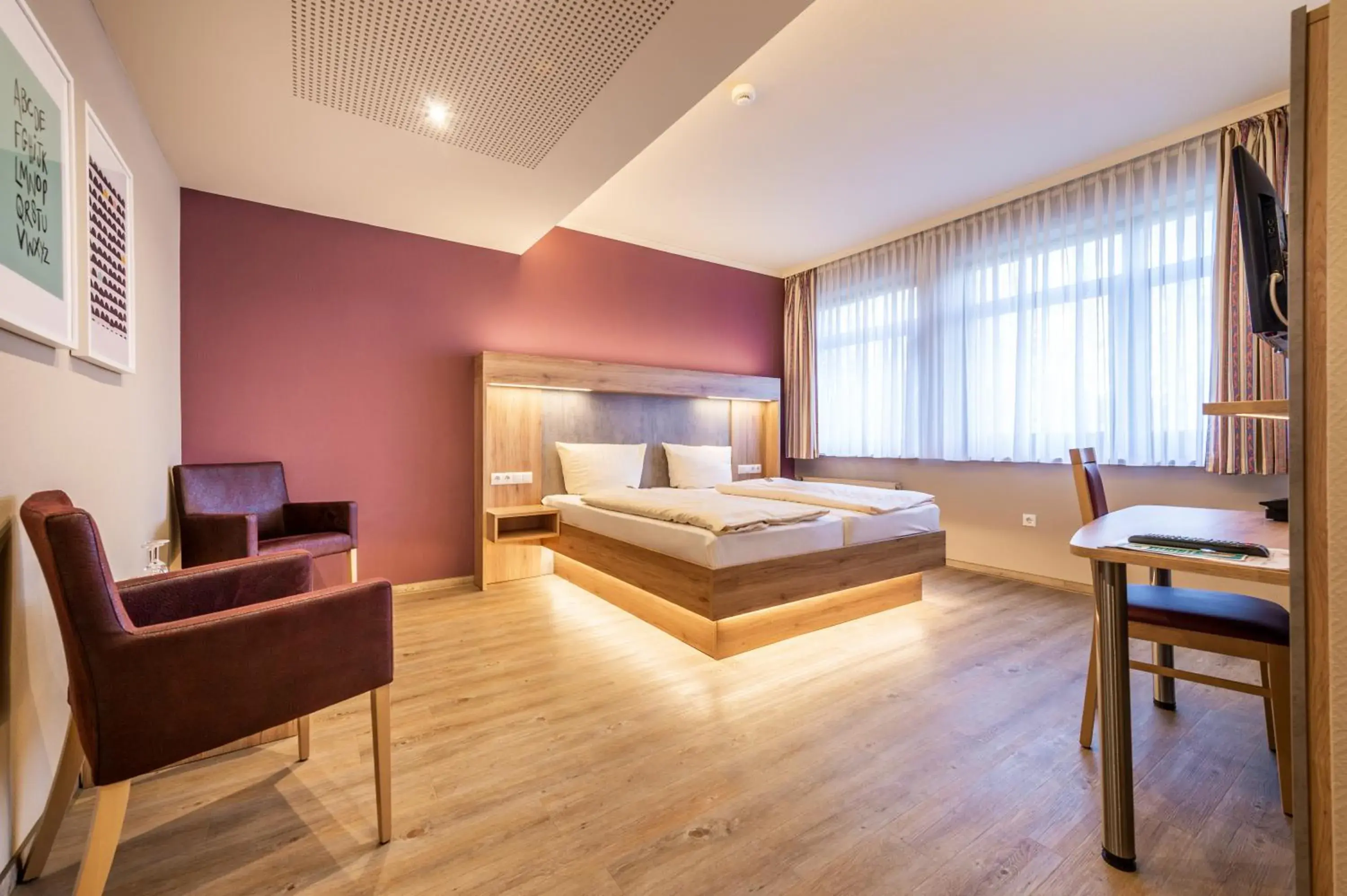 Budget Double Room in Hotel Diana Budget Double Room in Hotel Diana