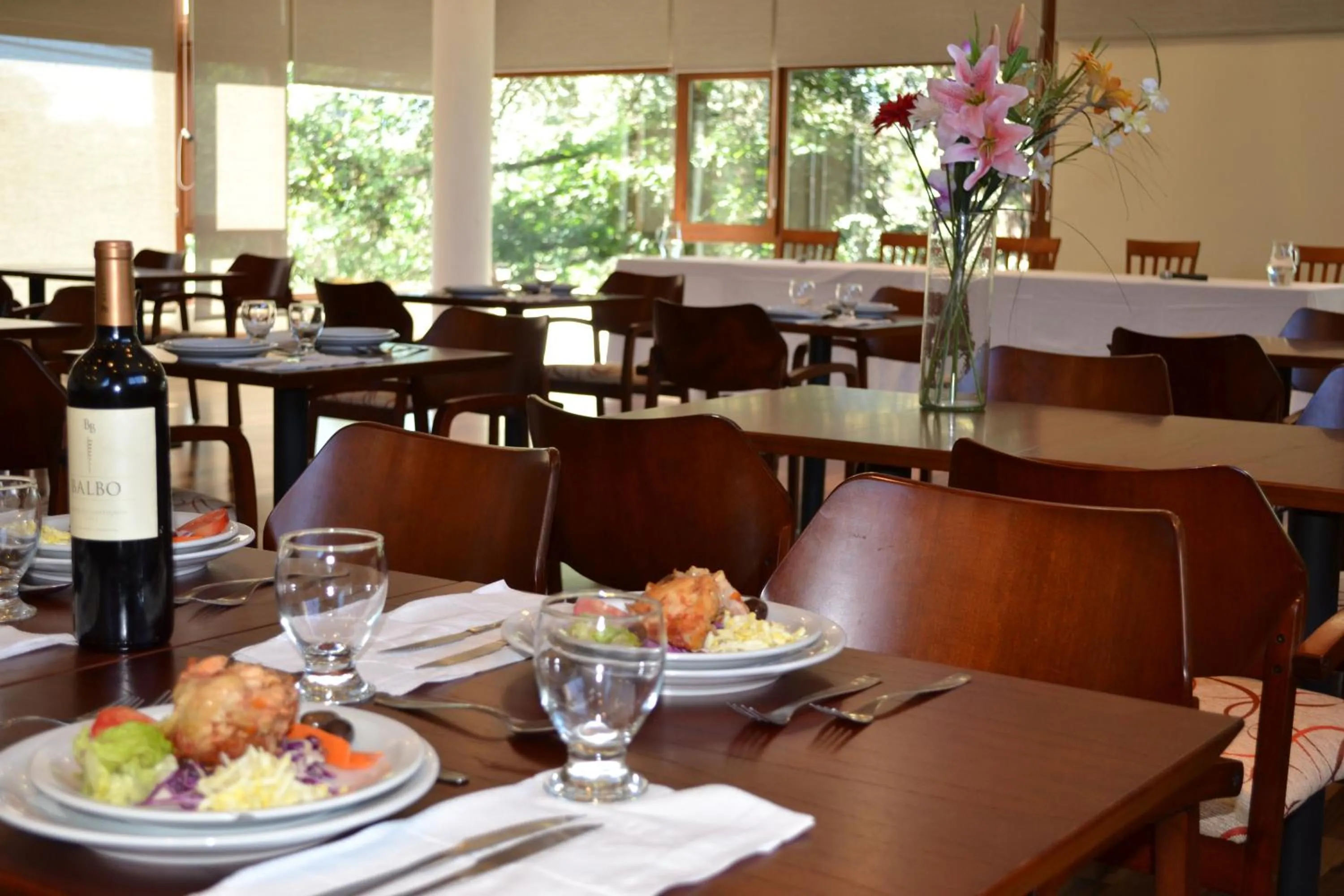 Restaurant/places to eat in Los Espinillos Hotel y Spa