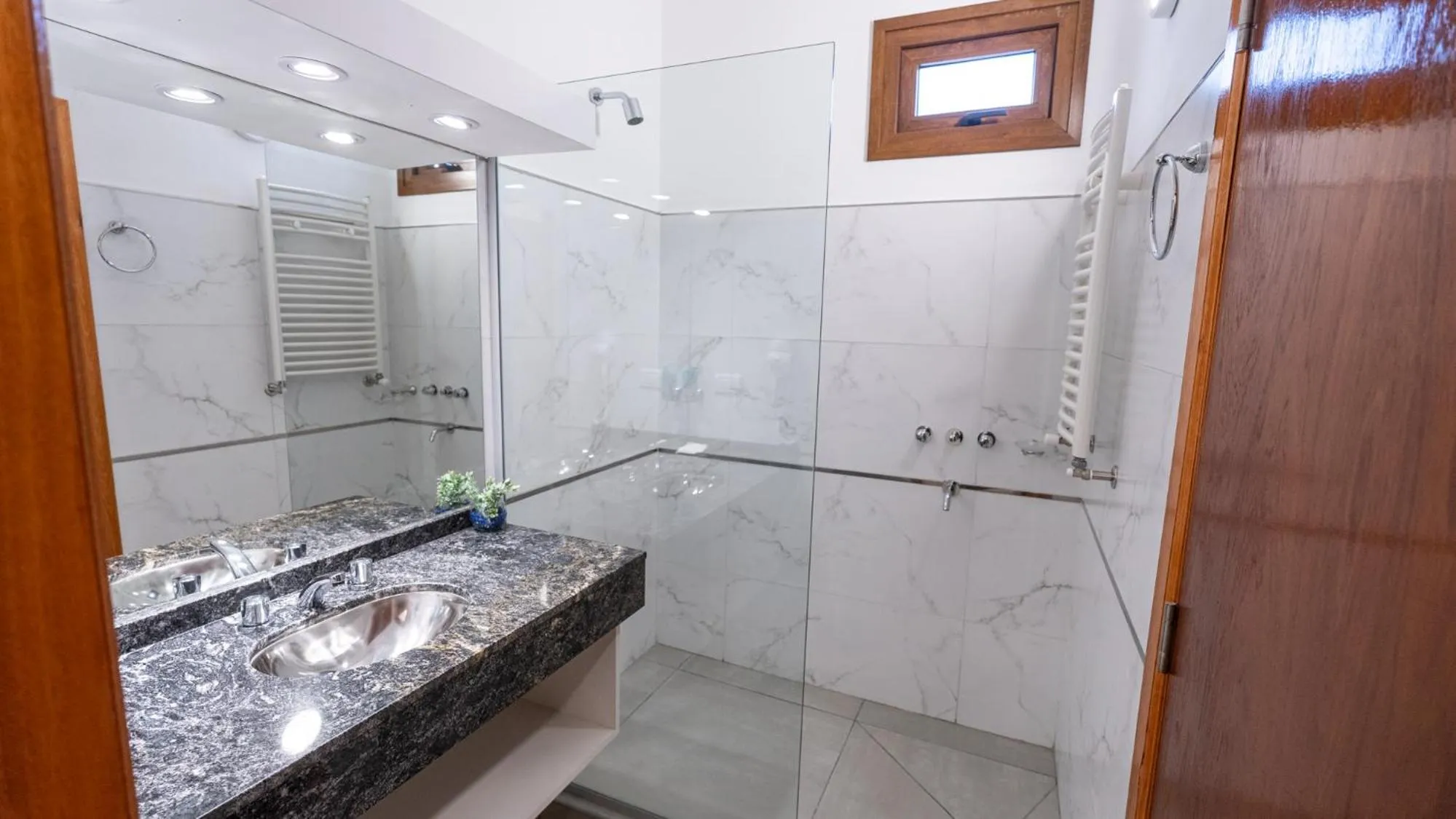 Shower in Los Espinillos Hotel y Spa