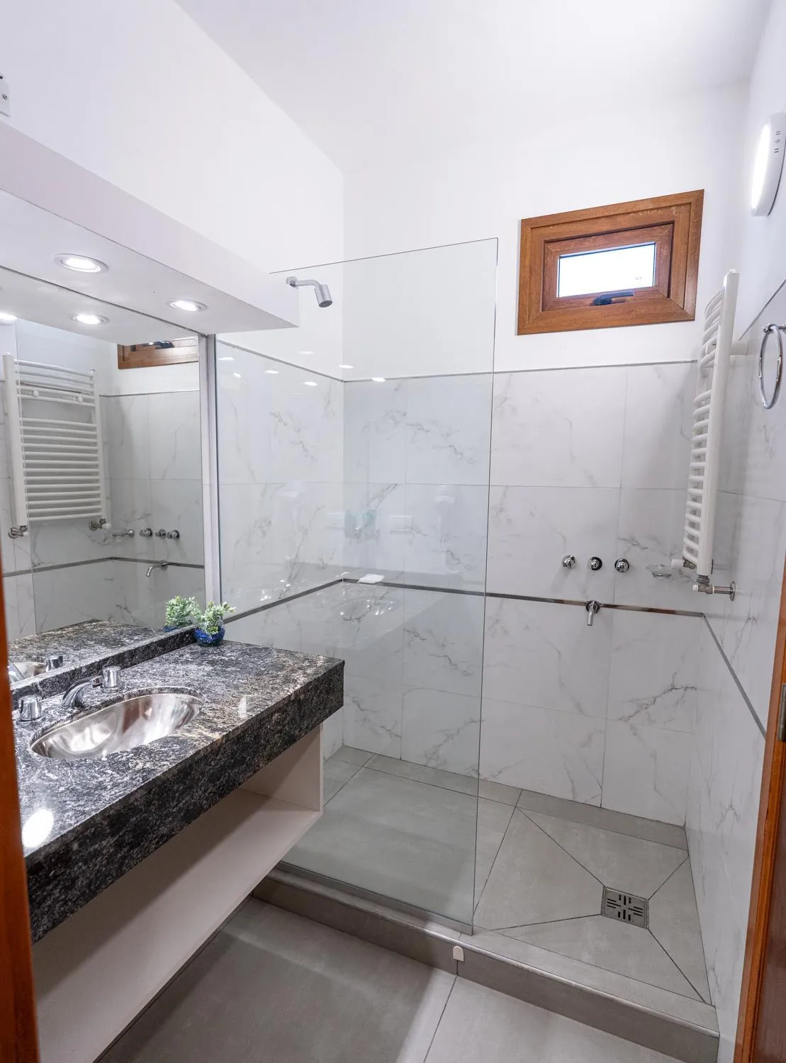 Shower in Los Espinillos Hotel y Spa