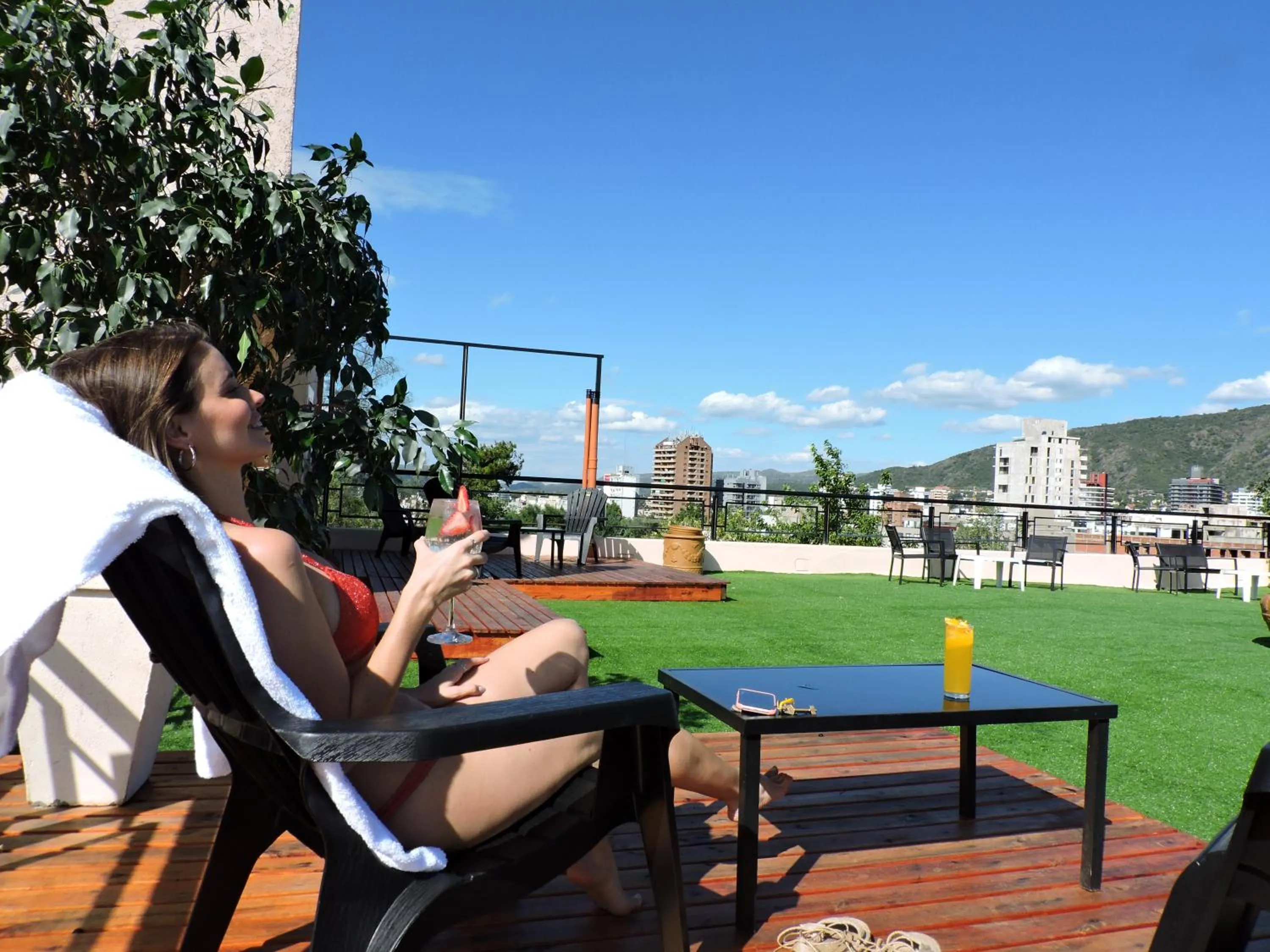 People in Los Espinillos Hotel y Spa