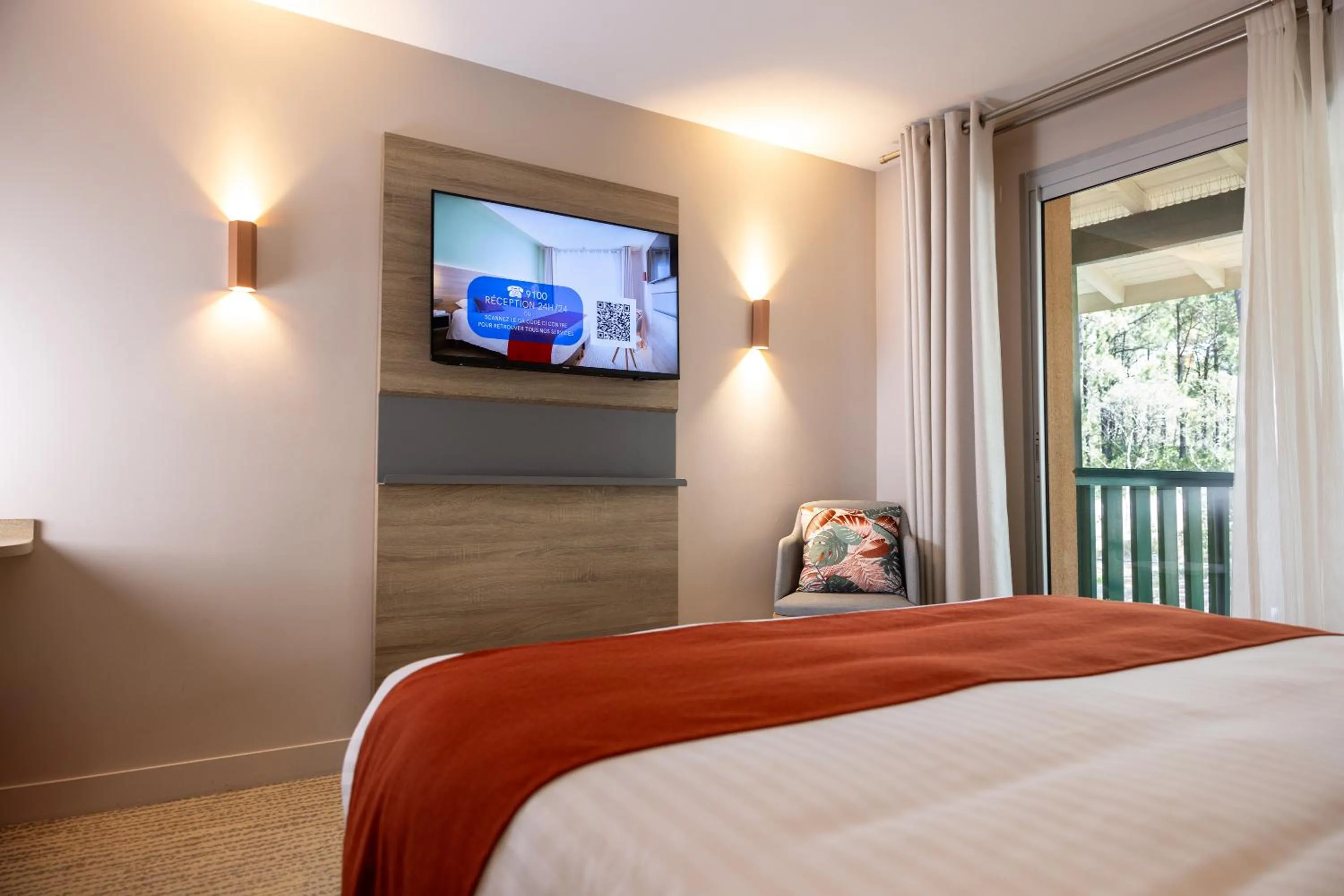 Bed in Hôtel & Spa Vitalparc, The Originals Collection