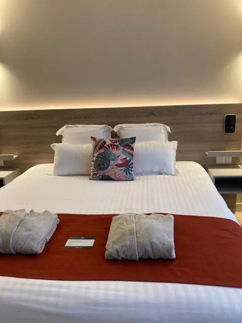 Bed in Hôtel & Spa Vitalparc, The Originals Collection