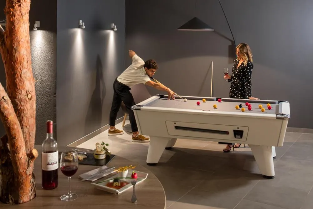 Communal lounge/ TV room in Hôtel & Spa Vitalparc, The Originals Collection