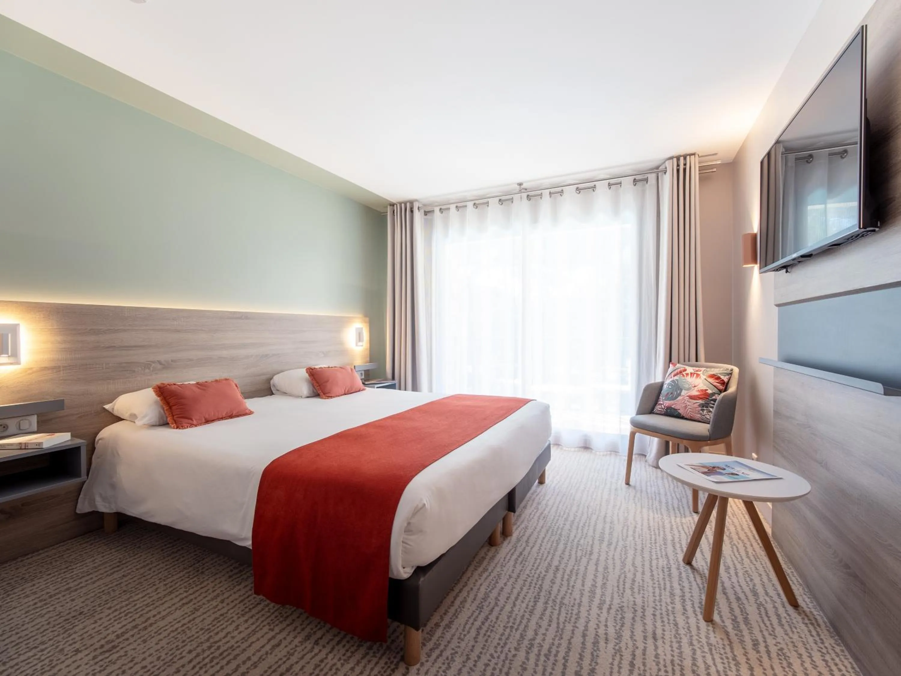 Bedroom, Bed in Hôtel & Spa Vitalparc, The Originals Collection